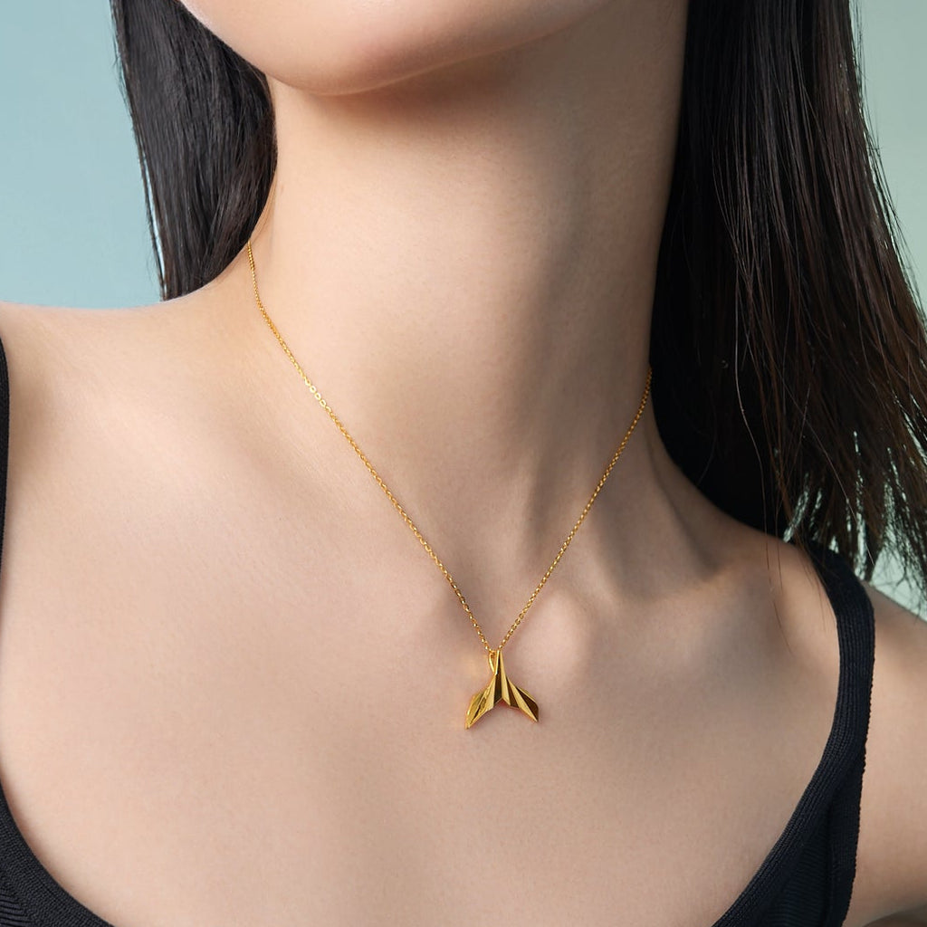 "ZHOU LIU FU X Johnny Huang"  24K Gold Pendant Whale tail 2.5-2.8g A0411514