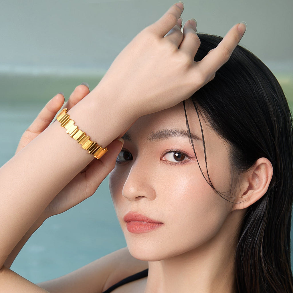 "ZHOU LIU FU X Johnny Huang"  24K Gold Bangle Bracelet  48-62g A1011584