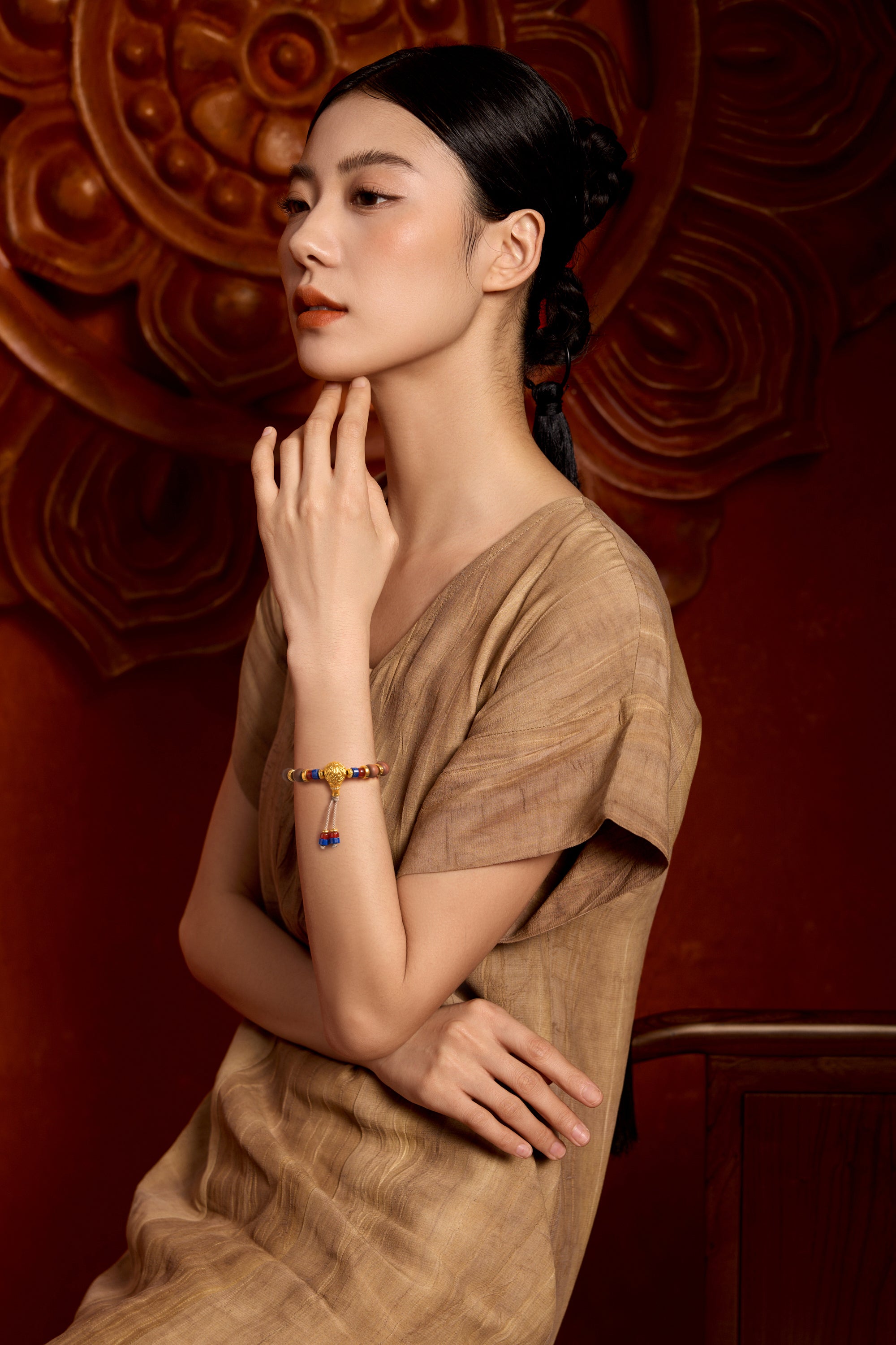 "Jiuhua Mountain" 24K Gold String Bracelet Wood Lapis Lazuli Buddha Tassel 10-10.5mm 18cm A1935608