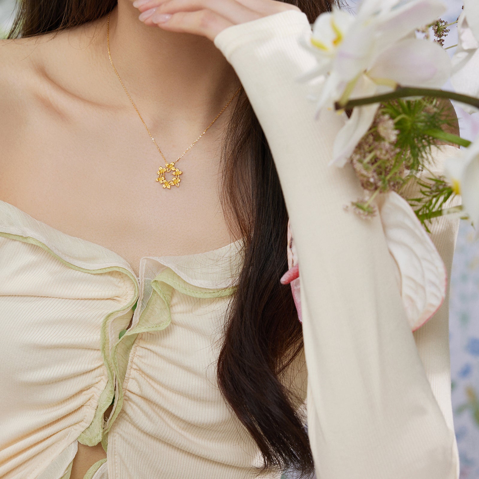 "Annie's Garden" 24K Gold Pendant Necklace Flower 3.8-4.1g A0613022