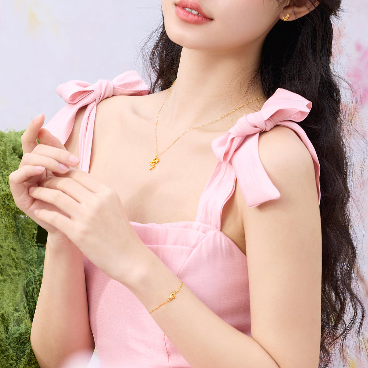 “Dream in the Garden” 24K Gold Pendant Necklace Flower 3.3-3.7g A0614994