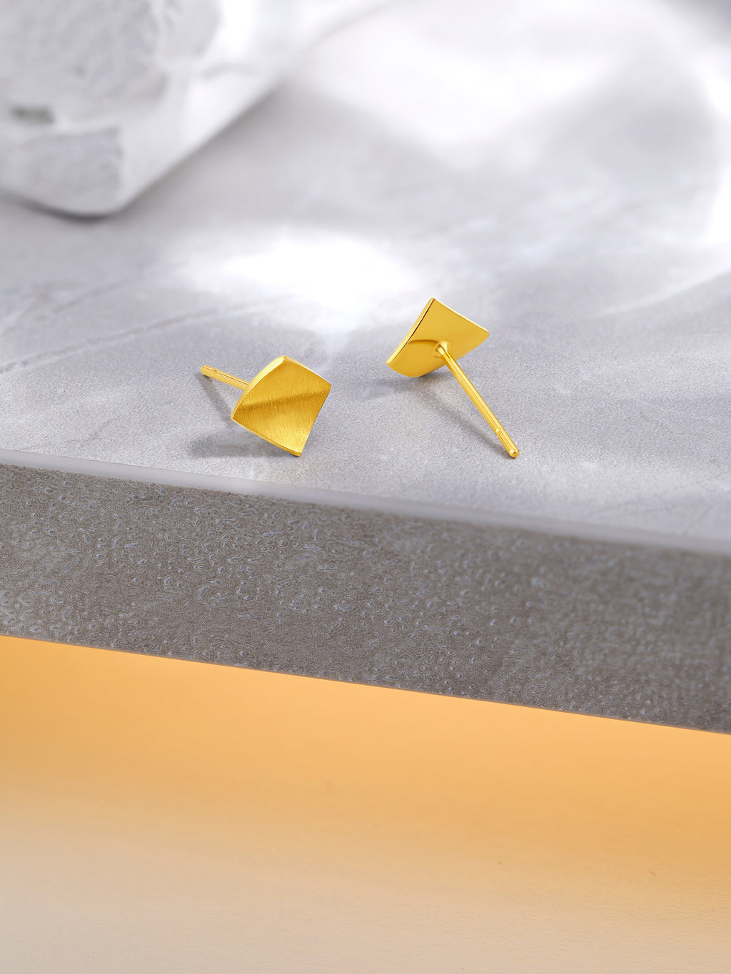 "Infinite" 24K Gold Earrings 1.1-1.4g A0910828