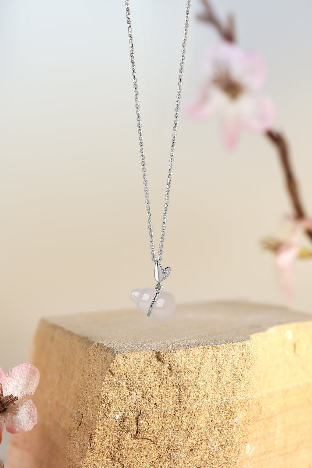 ZHOU LIU FU S925 Sterling Silver Chalcedony Pendant Necklaces with Cubic Zirconia Gourd Fengshui Charm Jewelry Gift for Women J0612306