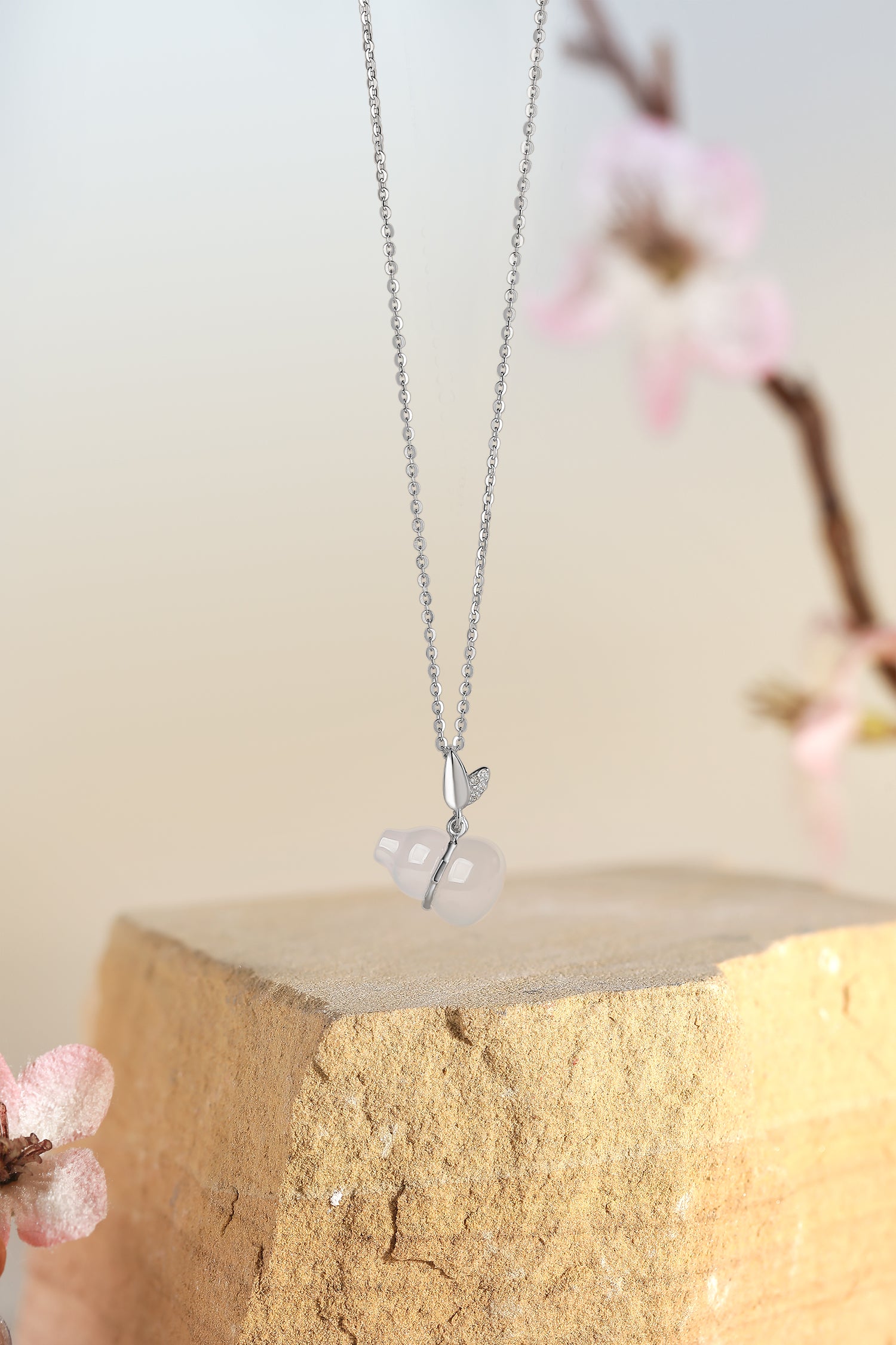 ZHOU LIU FU S925 Sterling Silver Chalcedony Pendant Necklaces with Cubic Zirconia Gourd Fengshui Charm Jewelry Gift for Women J0612306