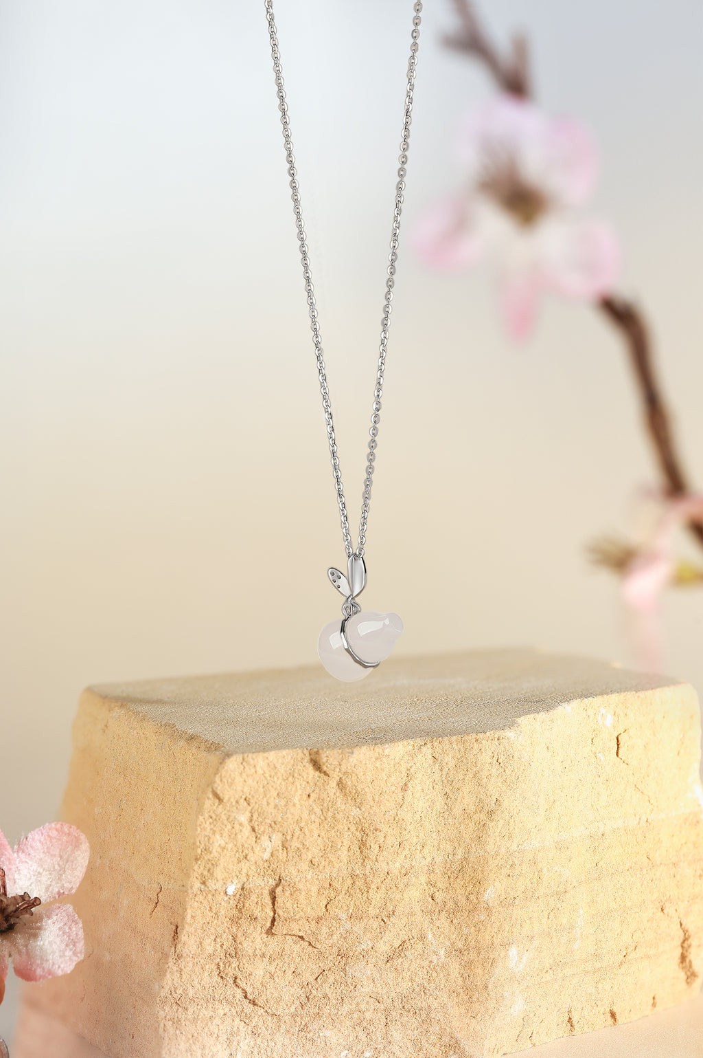 ZHOU LIU FU S925 Sterling Silver Chalcedony Pendant Necklaces with Cubic Zirconia Gourd Fengshui Charm Jewelry Gift for Women J0612306