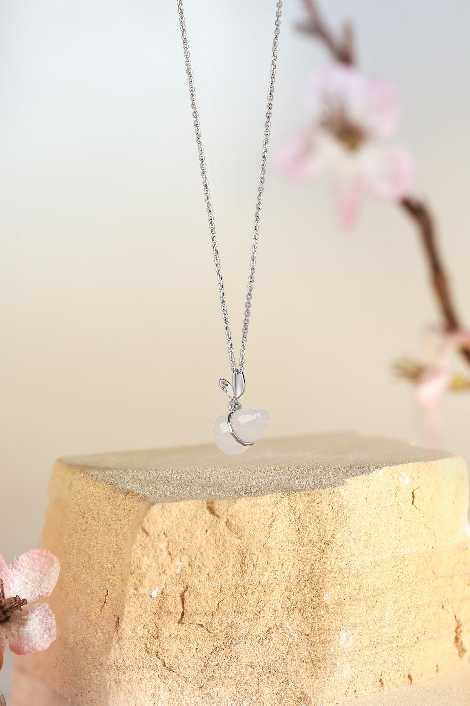 ZHOU LIU FU S925 Sterling Silver Chalcedony Pendant Necklaces with Cubic Zirconia Gourd Fengshui Charm Jewelry Gift for Women J0612306