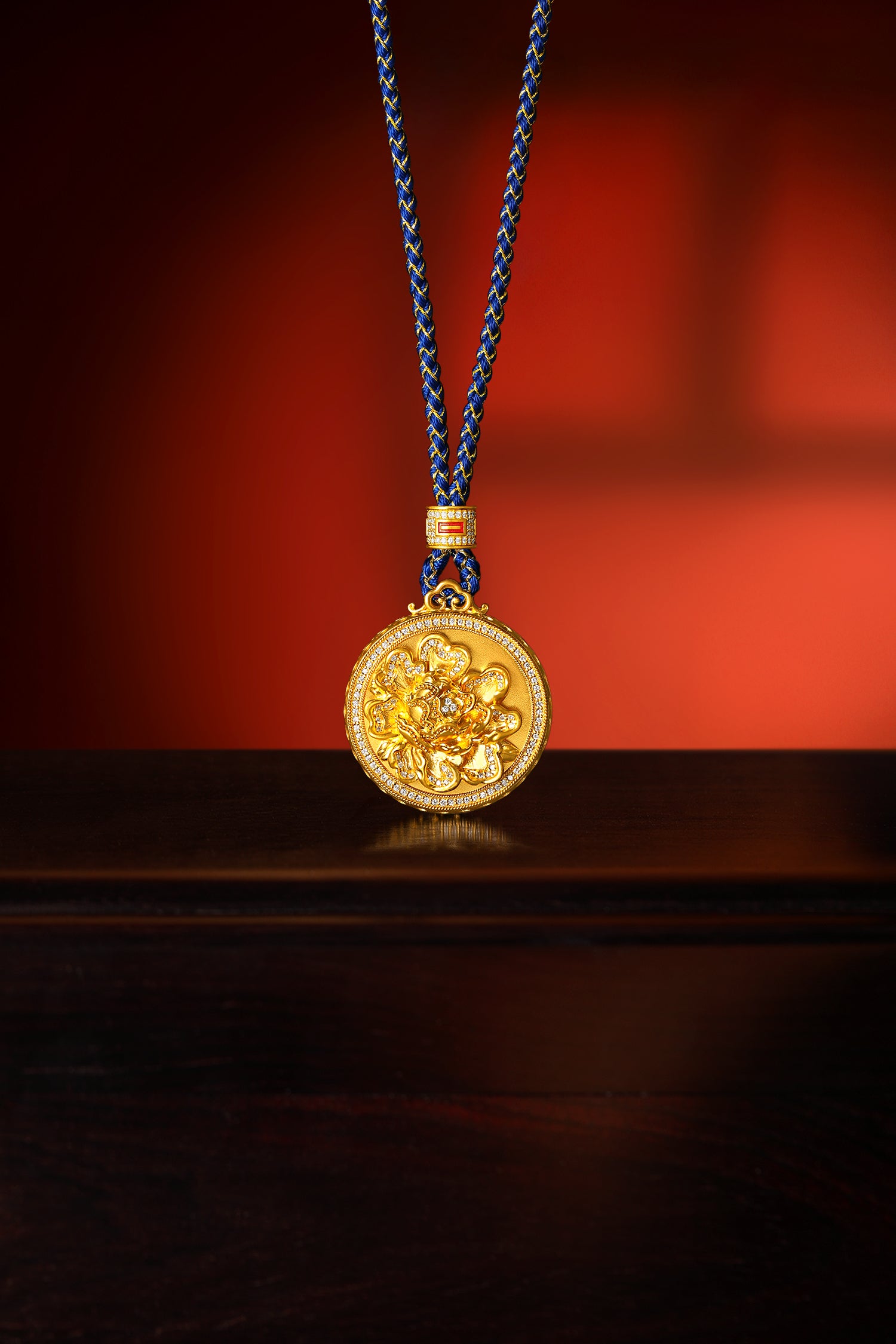 "Chinese Culture Collection - Dan Qing" 24K Gold Pendant Braided Rope Diamond 0.0018ct Along the River During the Qingming Festival 24.8-28.8g W0436580
