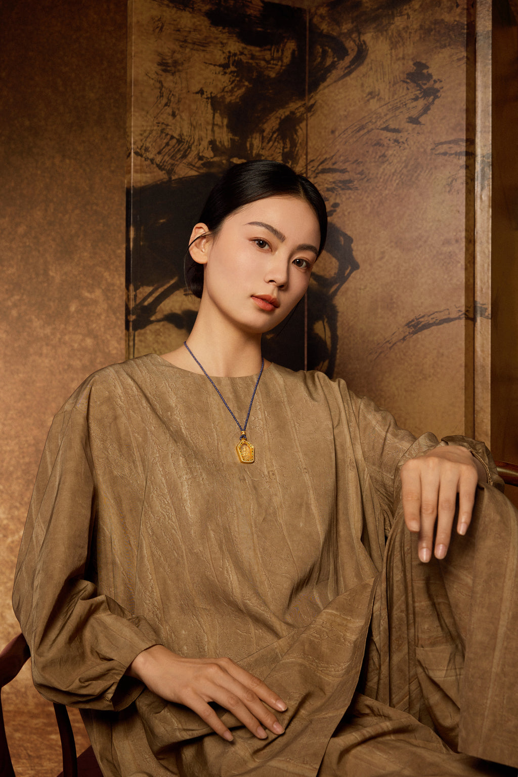 "Chinese Culture Collection - Dan Qing" 999 24K Gold  String Pendant Diamond 0.0022ct Crystal 13.85*21.31*0.65mm 19.5-23.5g W0450078