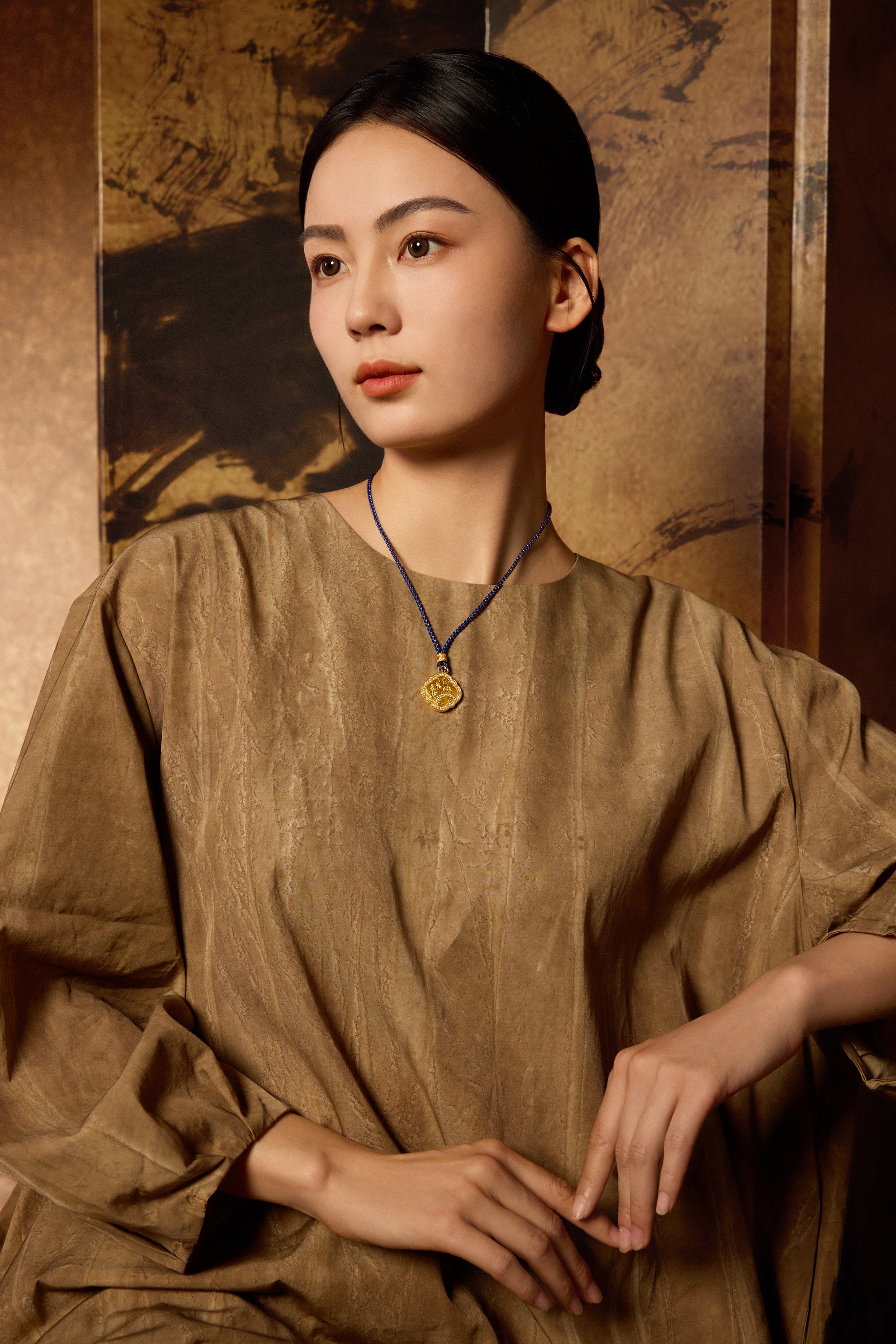 "Chinese Culture Collection - Dan Qing" 24K Gold Pendant Braided Rope Diamond 0.0081ct Along the River During the Qingming Festival 17-23g W0436654