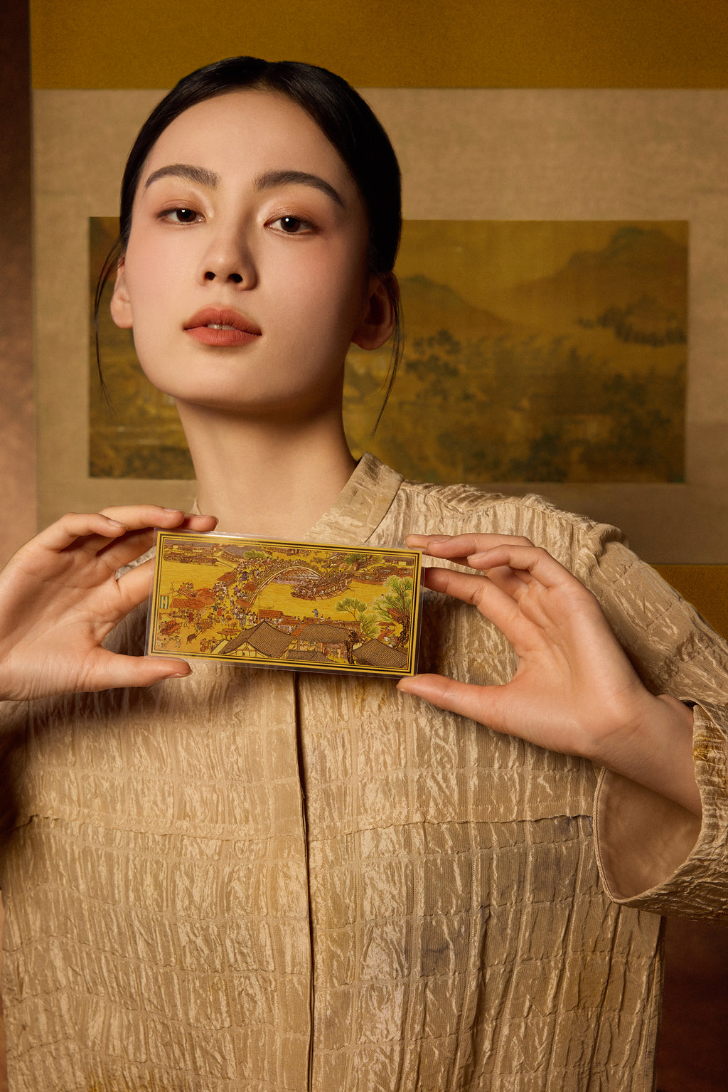"Chinese Culture Collection - Dan Qing" 999 24K Gold Ingot Along the River During the Qingming Festival 0.01g A1836232