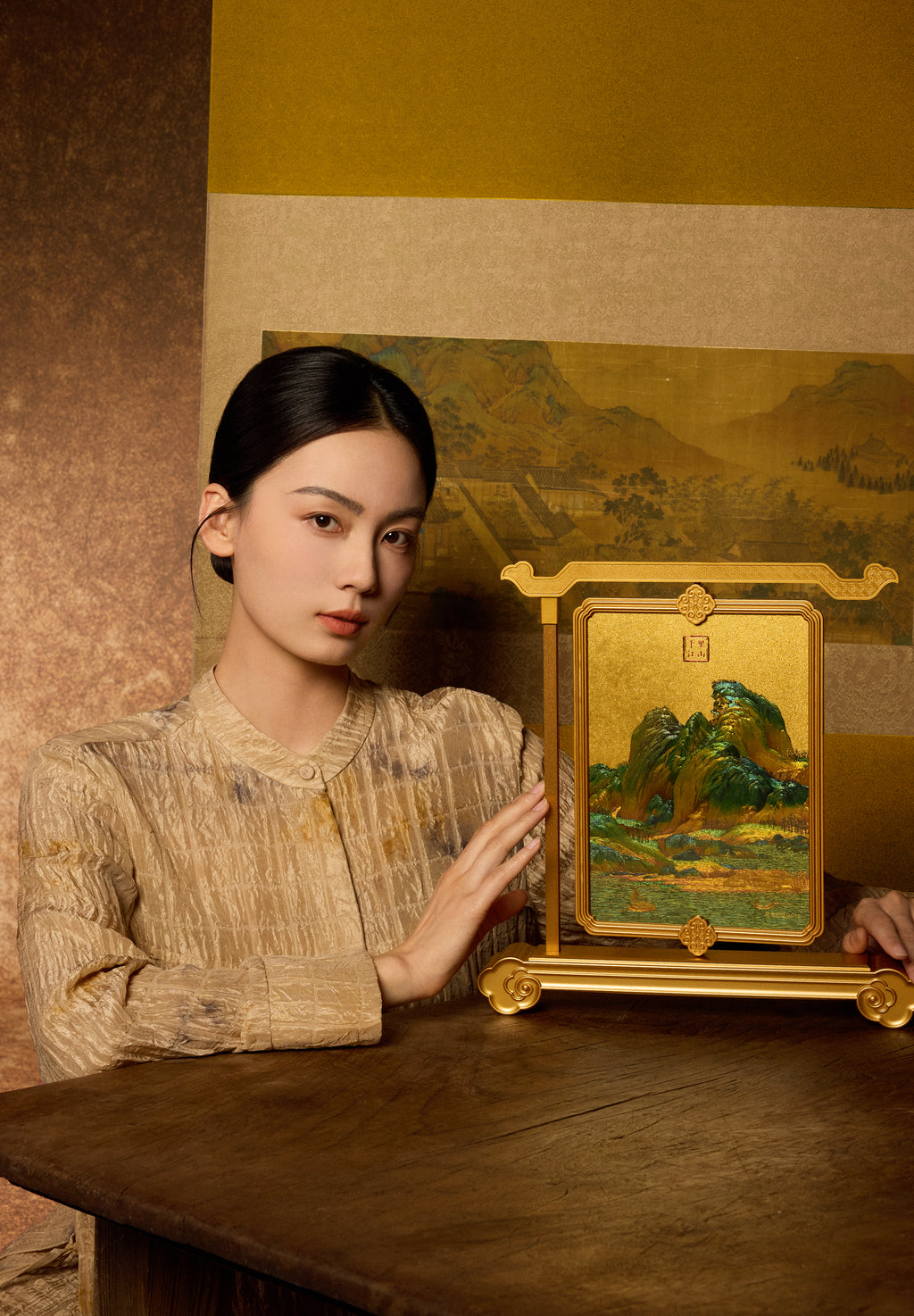 "Chinese Culture Collection - Dan Qing" 999 24K Gold Ornament Along the River During the Qingming Festival 0.01g A1536251