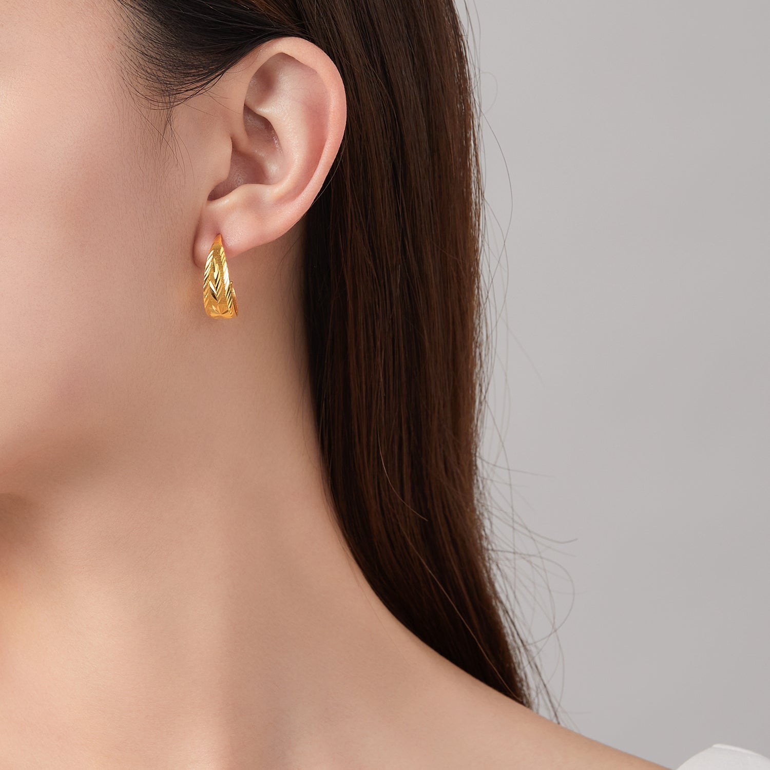 999 24K Gold Earrings 3-3.3g AA090834
