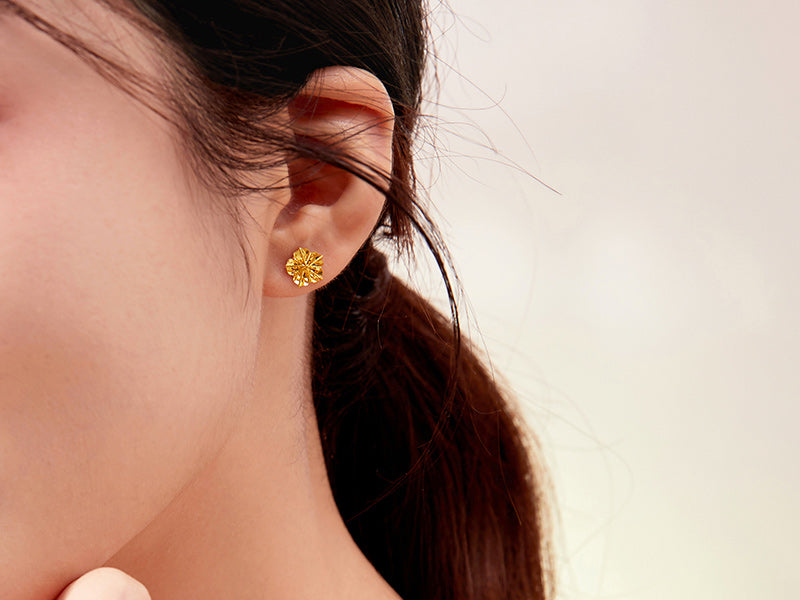 "Infinite" 24K Gold Earrings Star 1.15-1.45g A0910860