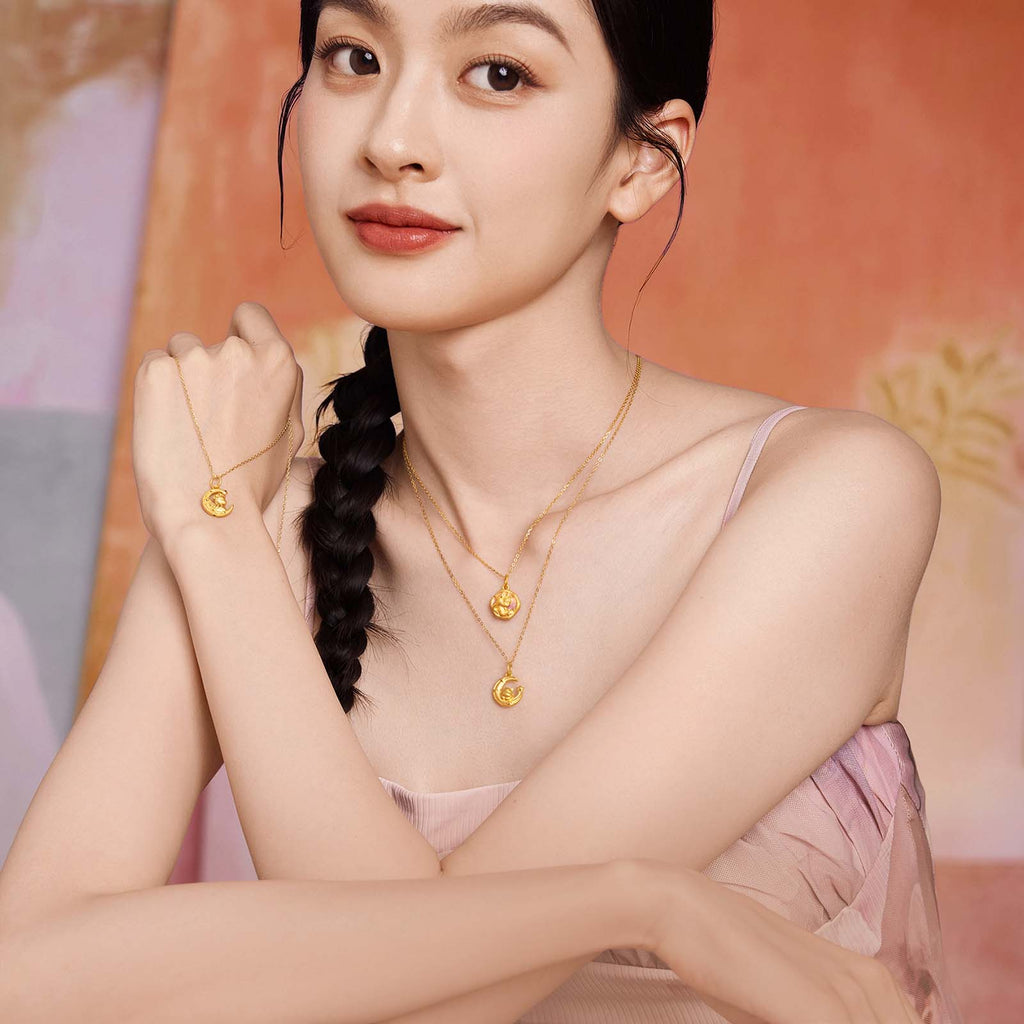 "Year of the Horse" 24K Gold Pendant Moon Horse 1-1.3g A0415517