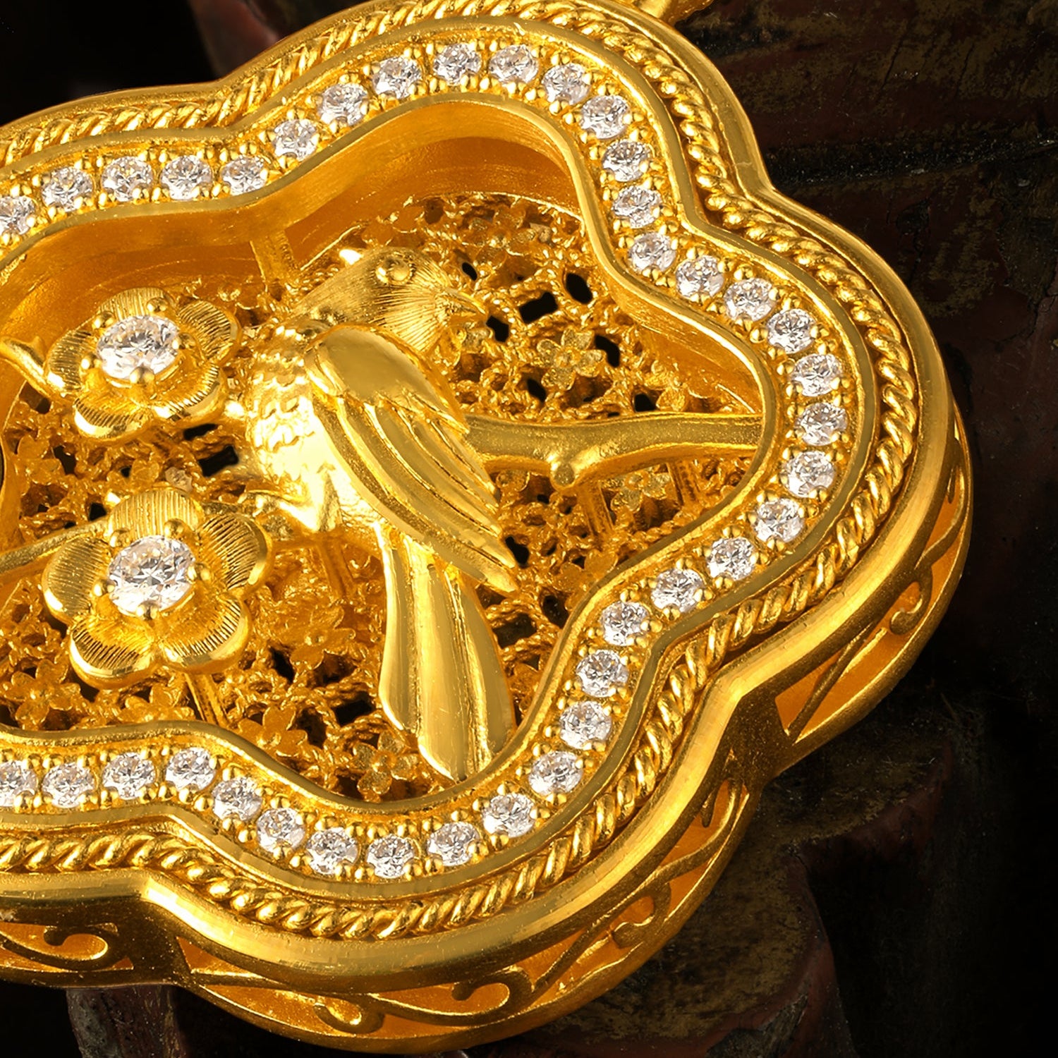 "Chinese Culture Collection - Wood Carving"  24K Gold Pendant  Diamond 0.024ct  0.02ct Flower 10.74-13.14g W0448140