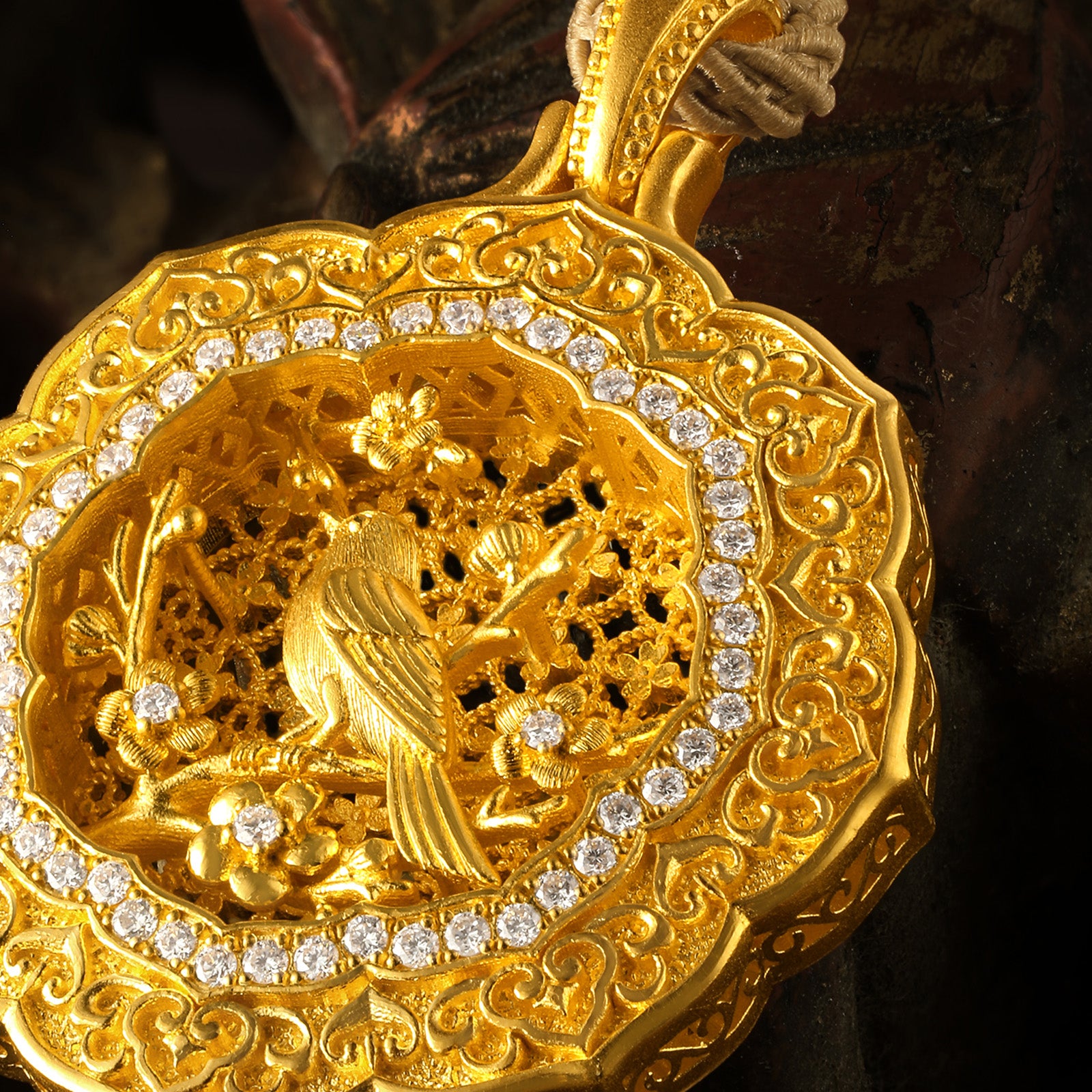 "Chinese Culture Collection - Wood Carving"  24K Gold Pendant  Diamond 0.006ct  0.005ct Flower 12-14g W0448115