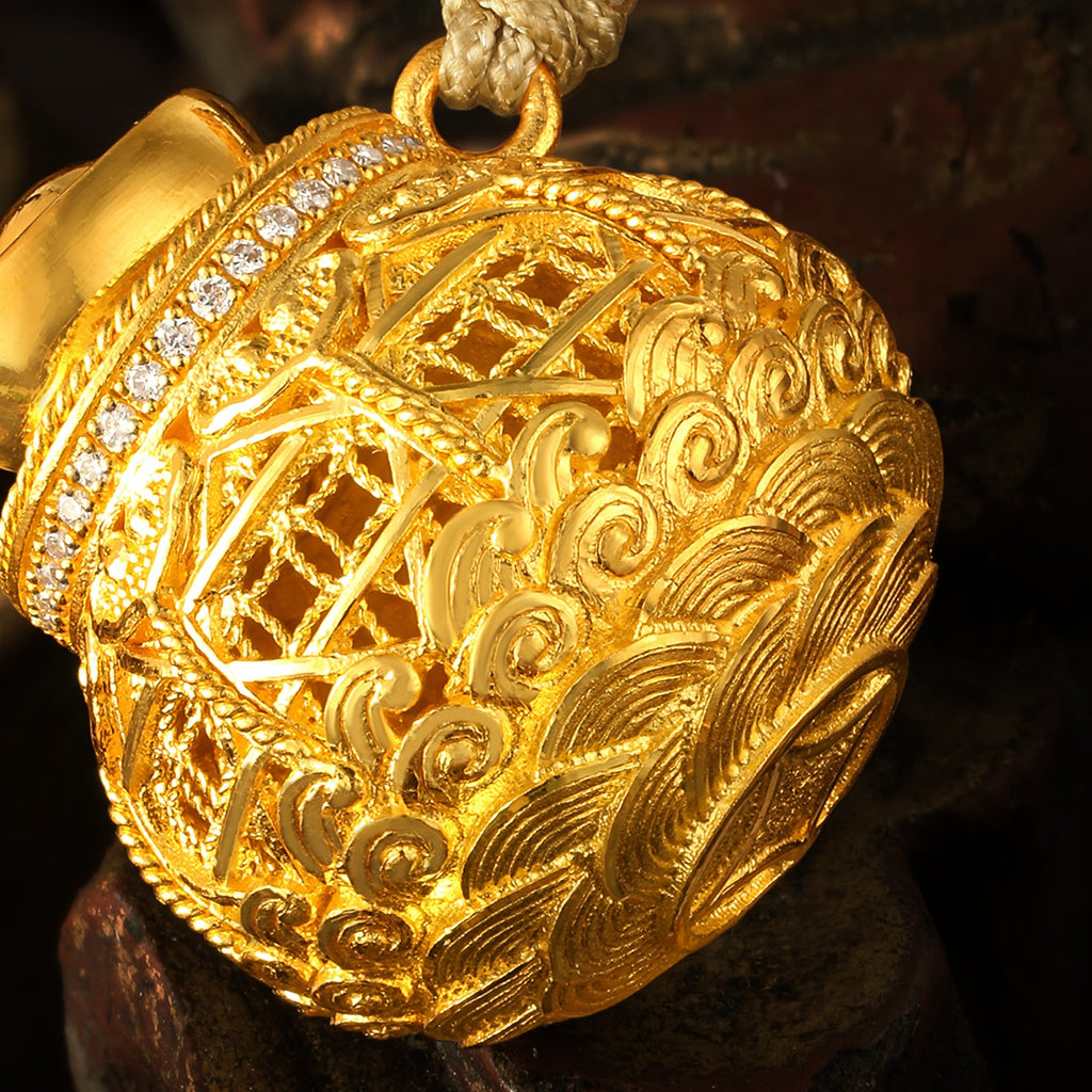 "Chinese Culture Collection - Wood Carving"  24K Gold Pendant  Diamond 0.002ct  0 Fortune Bag 8.76-11.26g W0448137