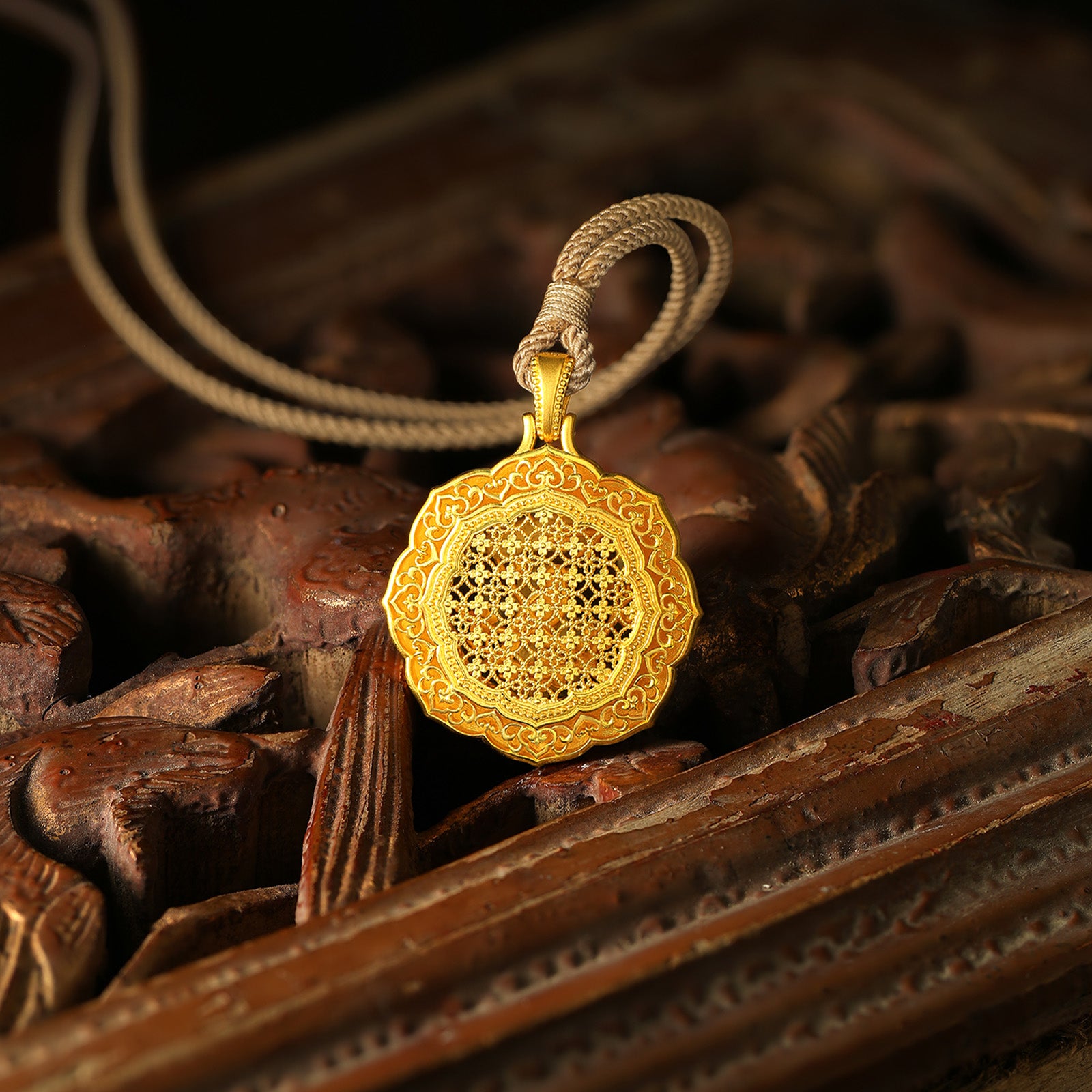 "Chinese Culture Collection - Wood Carving"  24K Gold Pendant  Diamond 0.006ct  0.005ct Flower 12-14g W0448115