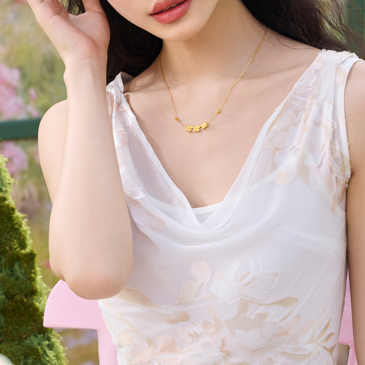 “Dream in the Garden” 24K Gold Pendant Necklace Flower 3.7-4g A0614963