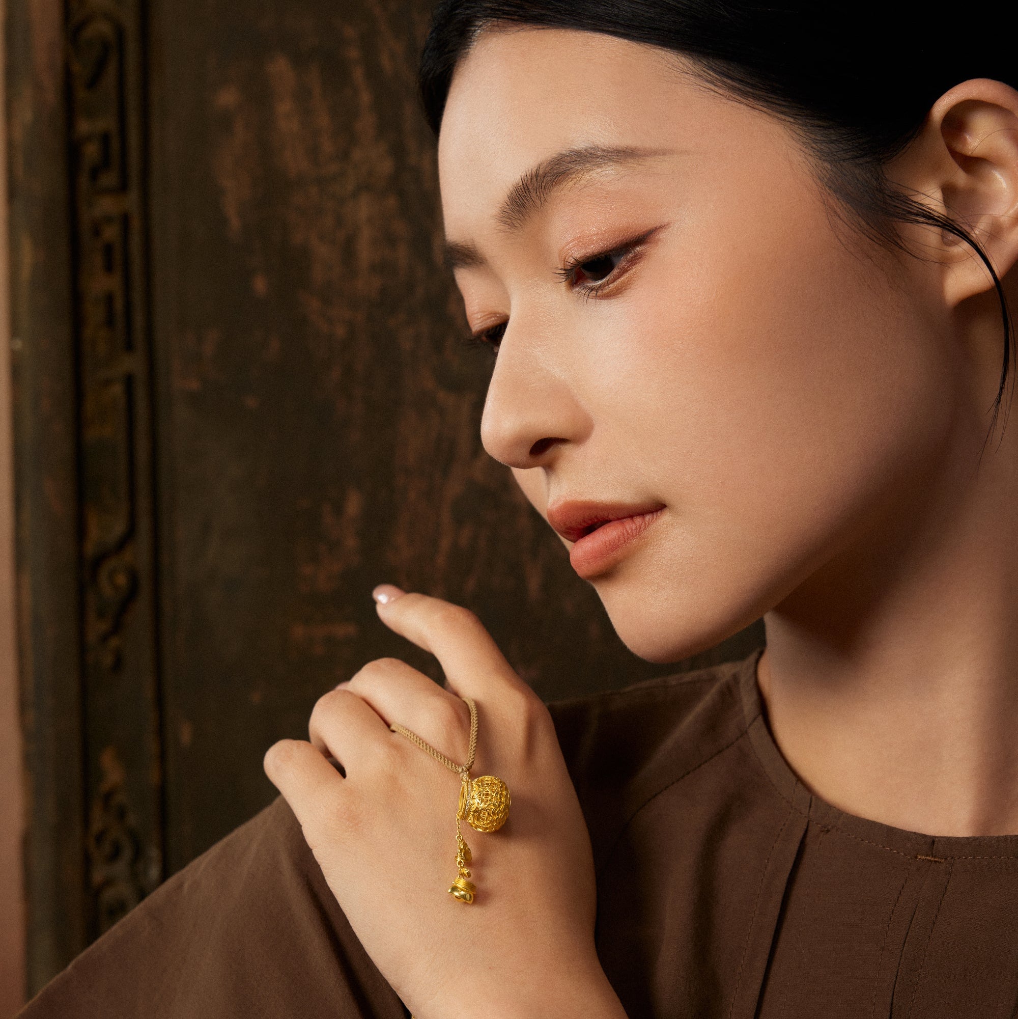 "Chinese Culture Collection - Wood Carving"  24K Gold Pendant  Diamond 0.002ct  0 Fortune Bag 8.76-11.26g W0448137
