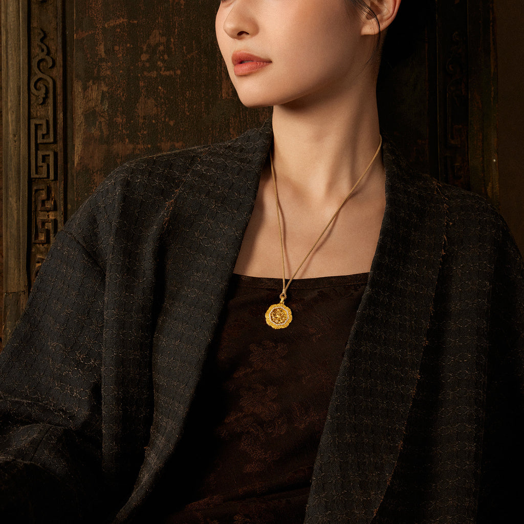 "Chinese Culture Collection - Wood Carving"  24K Gold Pendant  Diamond 0.006ct  0.005ct Flower 12-14g W0448115