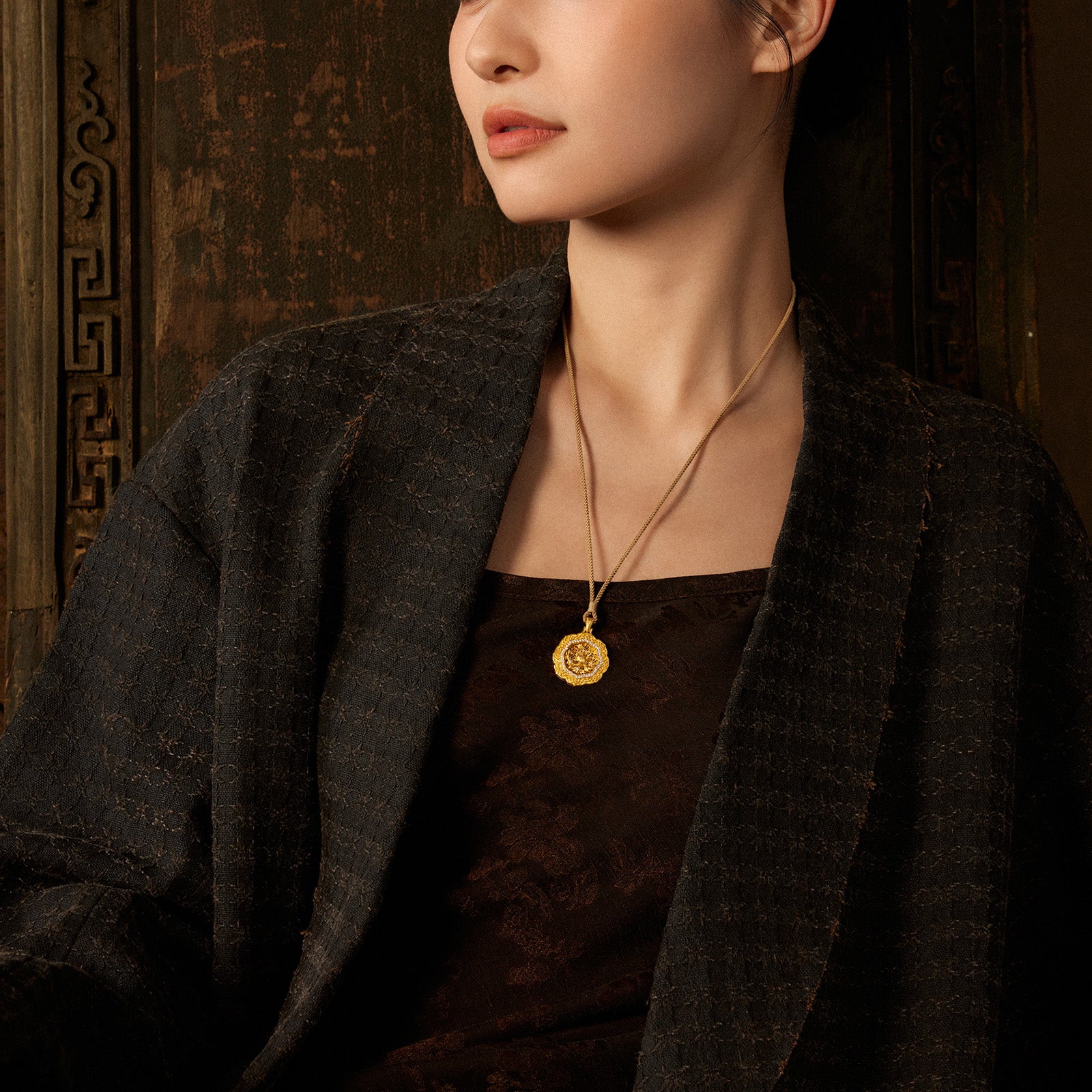 "Chinese Culture Collection - Wood Carving"  24K Gold Pendant  Diamond 0.006ct  0.005ct Flower 12-14g W0448115