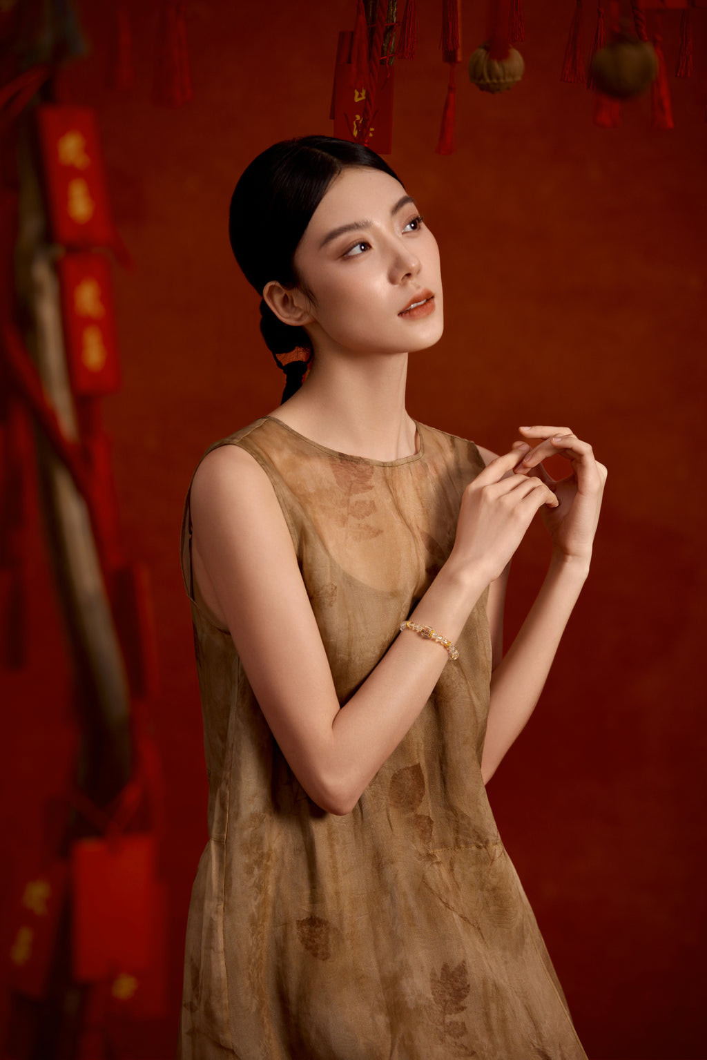 "Jiuhua Mountain" 24K Gold Crystal Beaded Bracelet Engraved Barrel 8*11mm 18cm J1935605