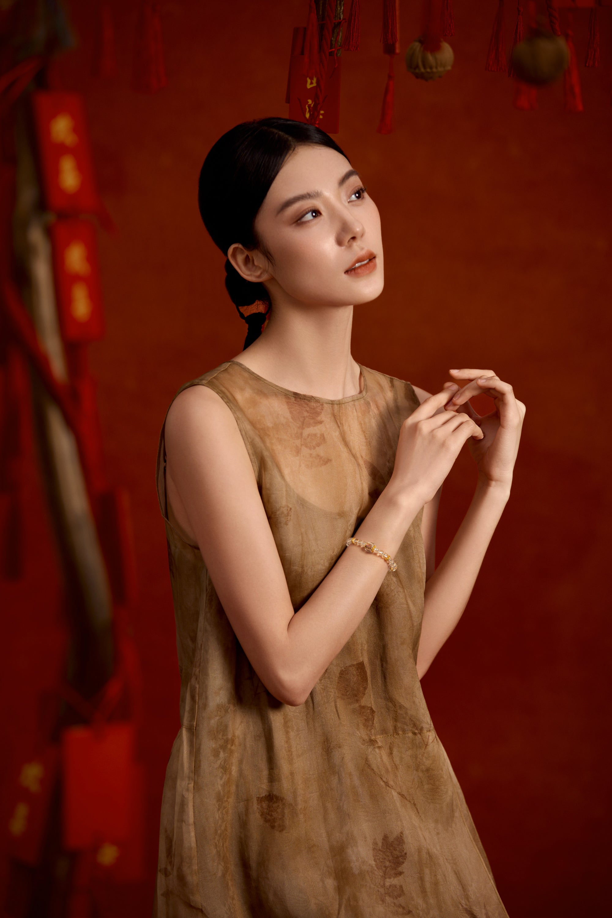 "Jiuhua Mountain" 24K Gold Crystal Beaded Bracelet Engraved Barrel 8*11mm 18cm J1935605