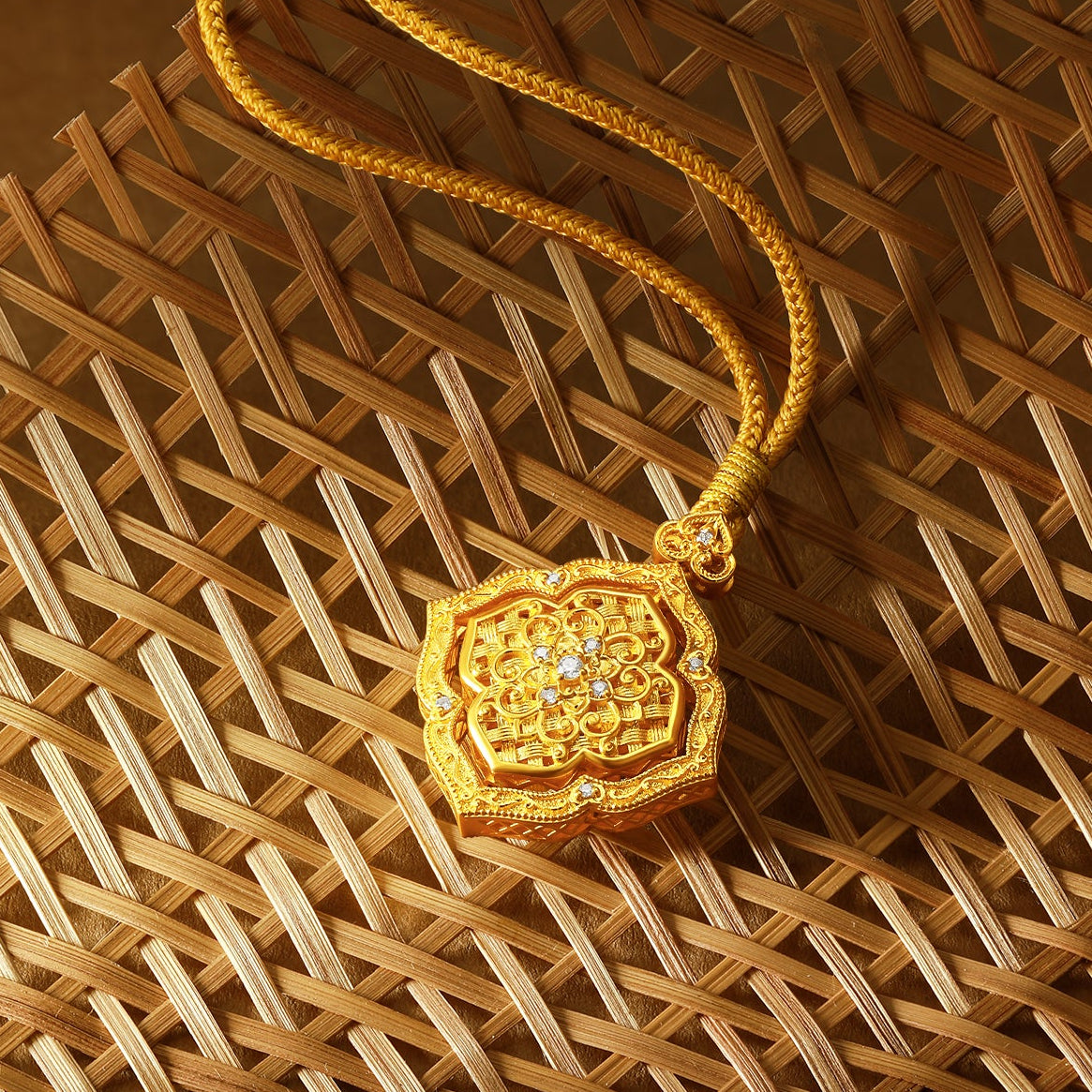 "Chinese Culture Collection - Woven Bamboo" 24K Gold Pendant Necklace Diamond 0.012ct 0.01ct Flora 16.45-18.45g W0423515
