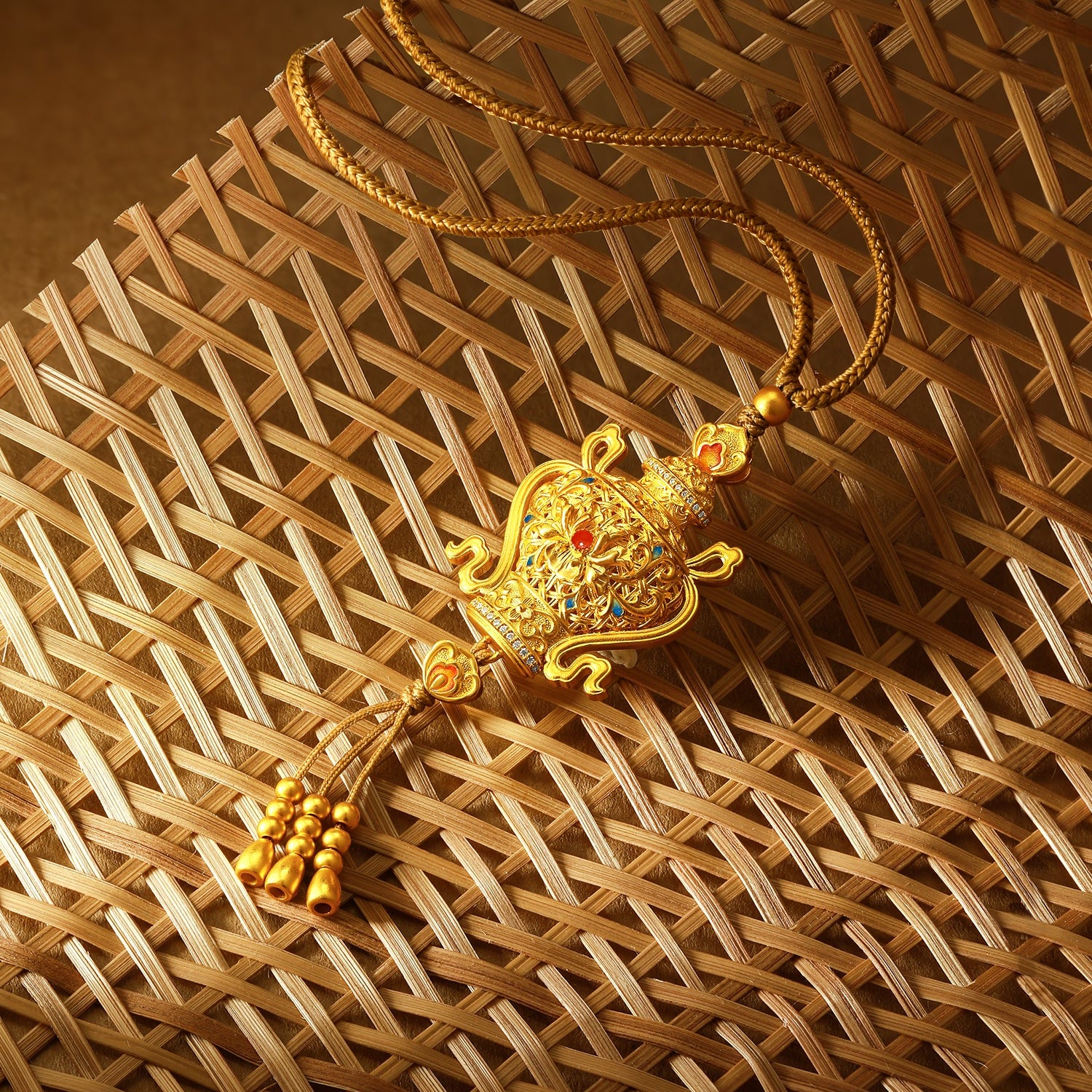 "Chinese Culture Collection - Woven Bamboo" 24K Gold Pendant Necklace Diamond 0.002ct Chinese Vase 20.1-22.1g W0423494