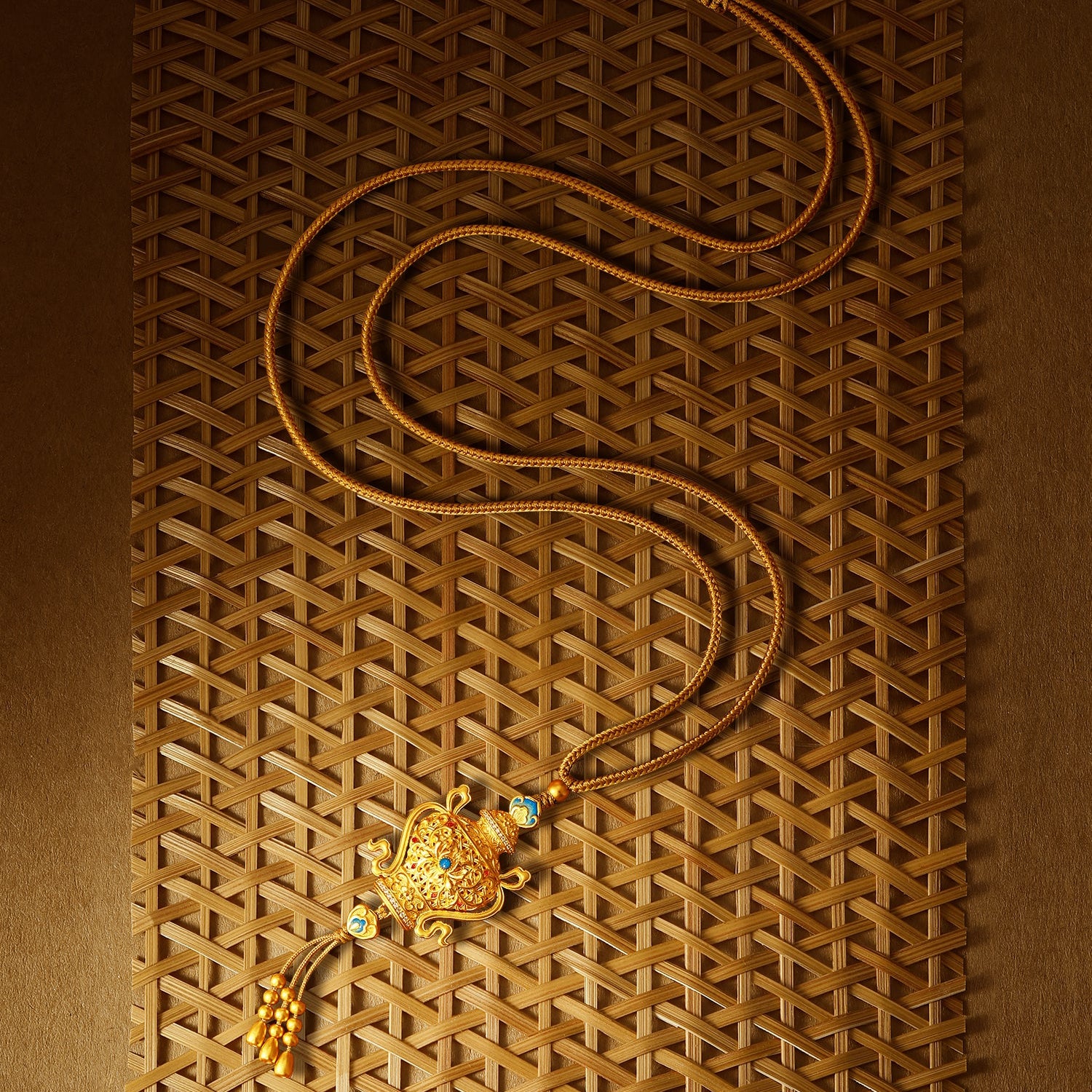 "Chinese Culture Collection - Woven Bamboo" 24K Gold Pendant Necklace Diamond 0.002ct Chinese Vase 20.1-22.1g W0423494