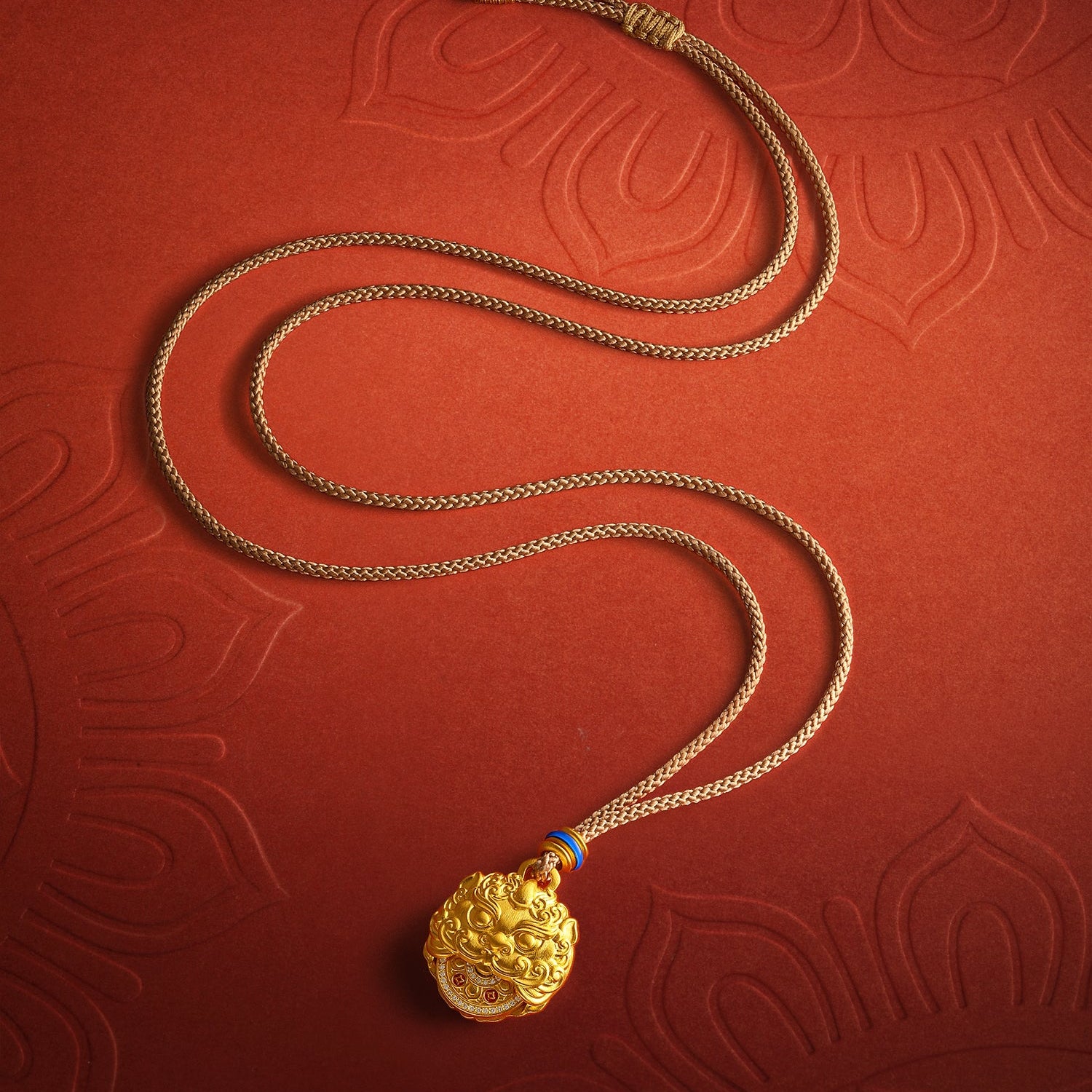 "Jiuhua Mountain" 24K Gold Diamond Rotatable Mythical Beast Round Pendant 0.0024ct W0430062