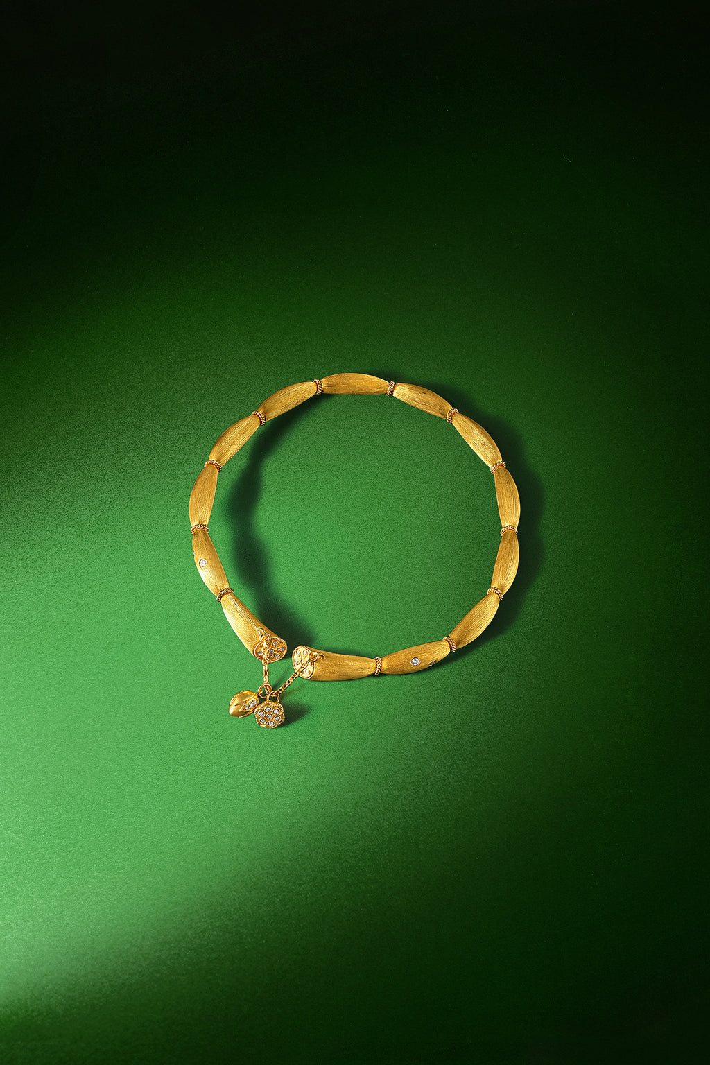 "Chinese Culture Collection - Dan Qing" 24K Gold Bangle Bracelet Diamond 0.0043ct Lotus Seedpod 24.5-29.5g W1036333