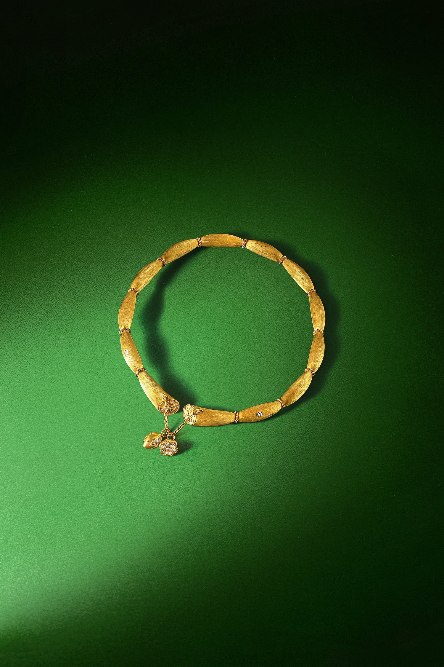 "Chinese Culture Collection - Dan Qing" 24K Gold Bangle Bracelet Diamond 0.0043ct Lotus Seedpod 24.5-29.5g W1036333