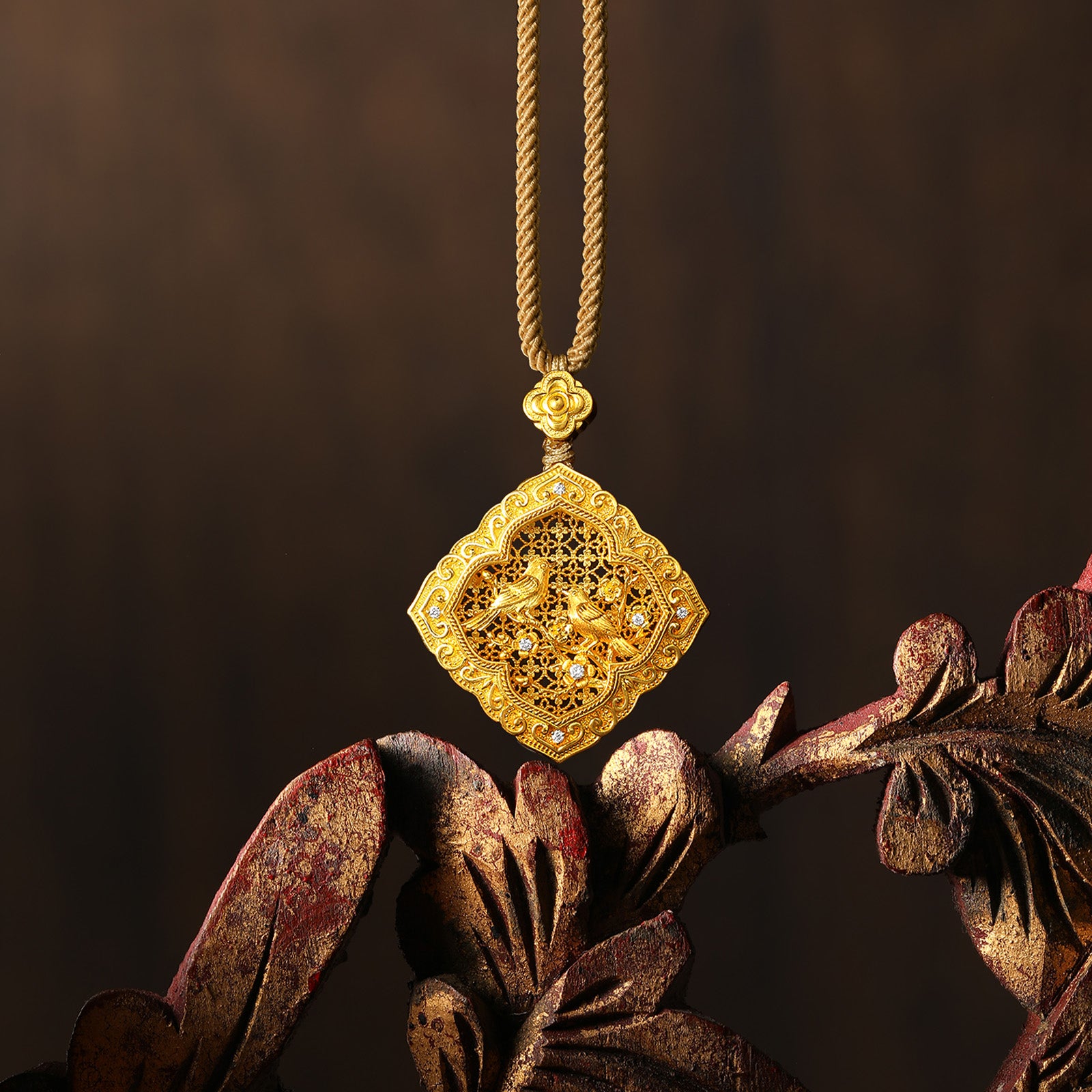 "Chinese Culture Collection - Wood Carving"  24K Gold Pendant  Diamond 0.01ct  0.006ct Flower 11.22-13.72g W0448118