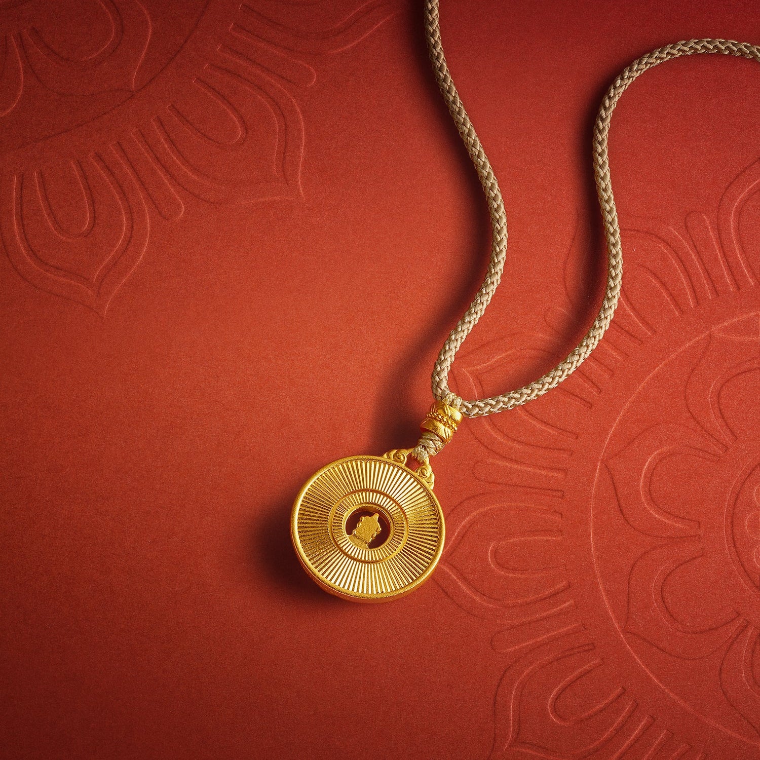 "Jiuhua Mountain" 24K Gold Diamond Buddha Round Pendant 0.0058ct W0430060