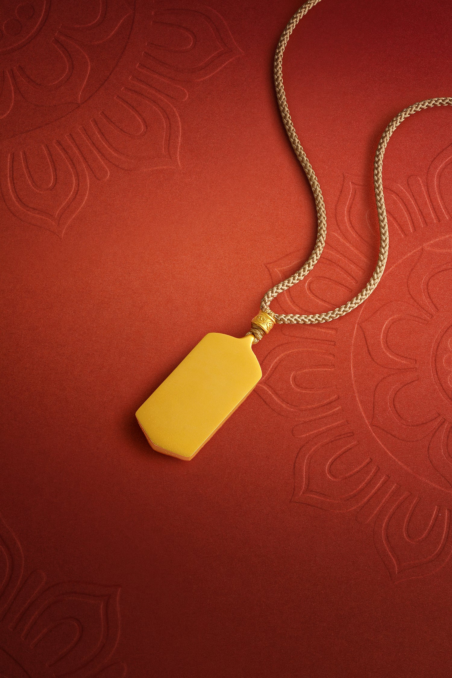 "Jiuhua Mountain" 24K Gold Diamond Mythical Beast Rectangle Seal Pendant 0.025ct W0440433