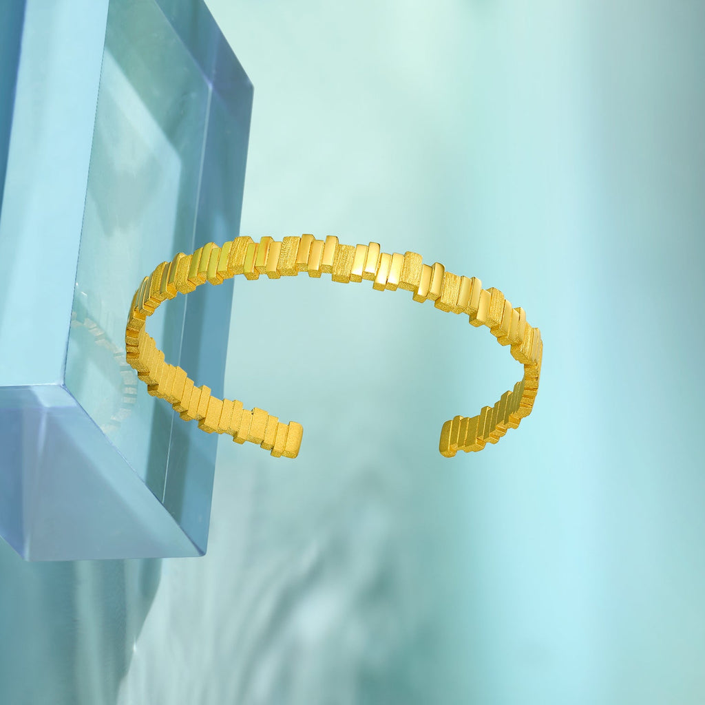 "ZHOU LIU FU X Johnny Huang"  24K Gold Bangle Bracelet  23-28g A1011606