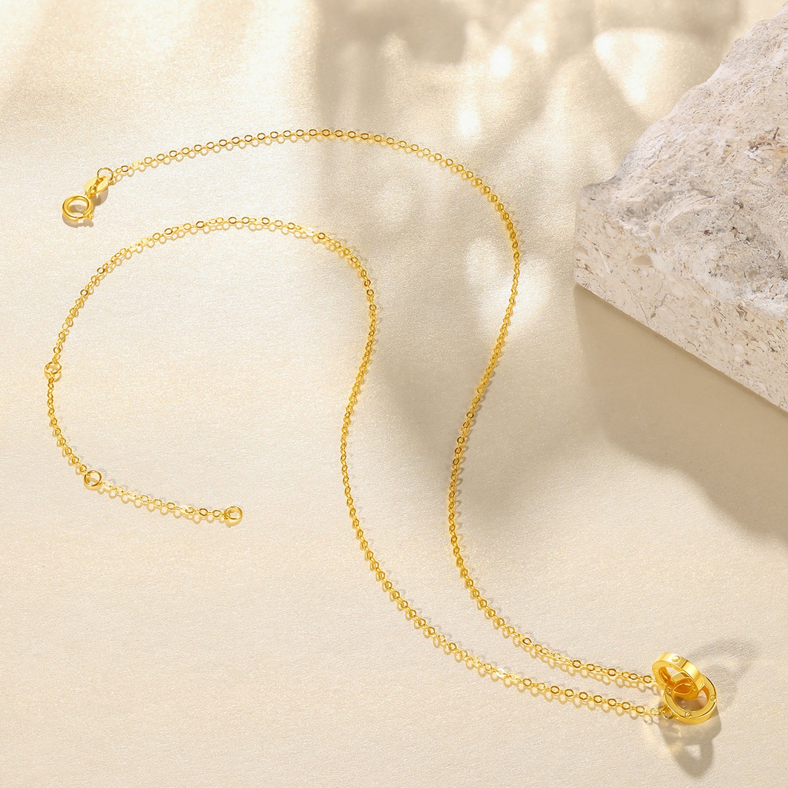 18K Yellow Gold Pendant Necklace Interlocking Circles 1.41-1.71g C0610790