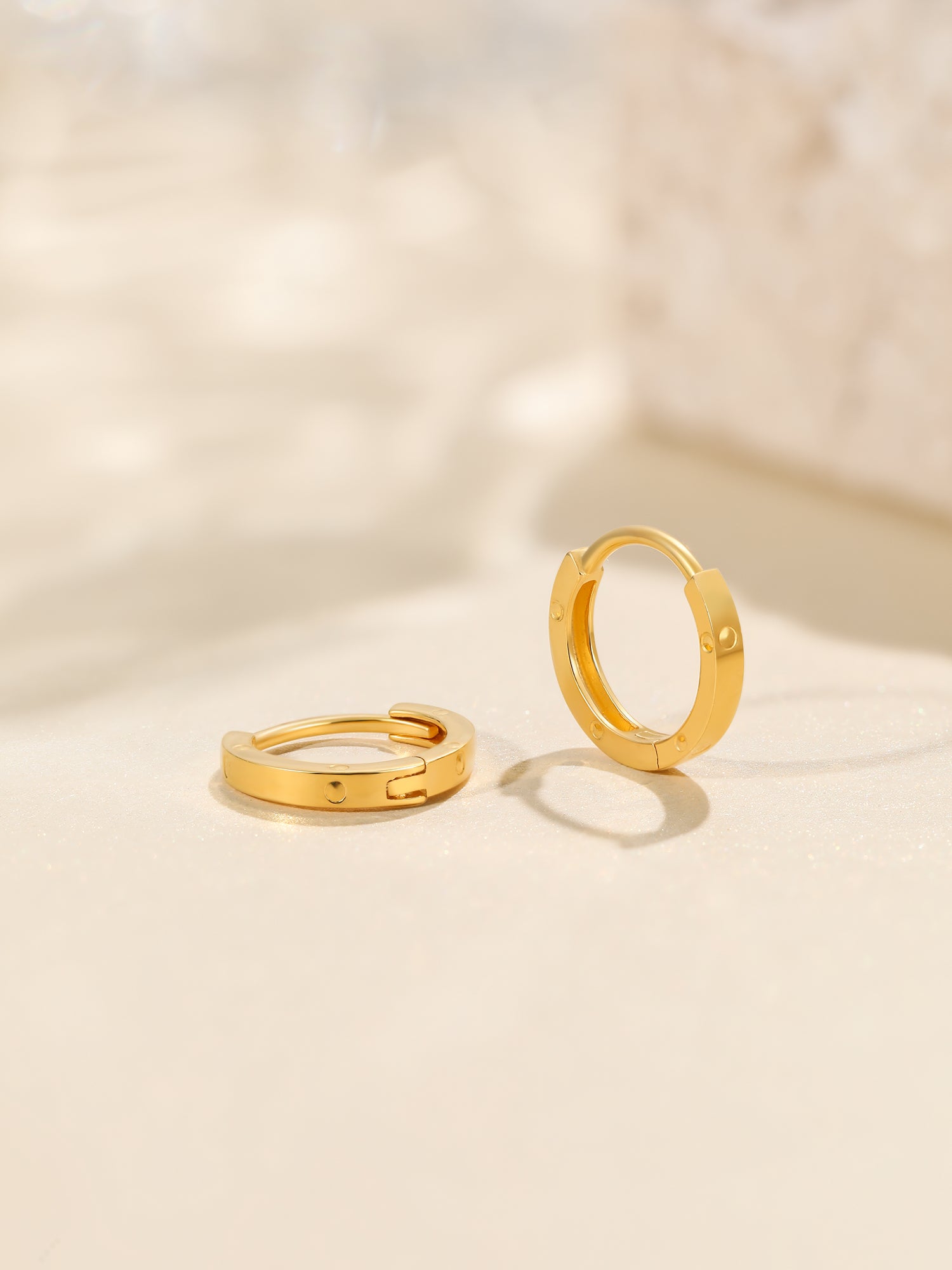 18K Yellow Gold Earrings 0.7-1g C0910793