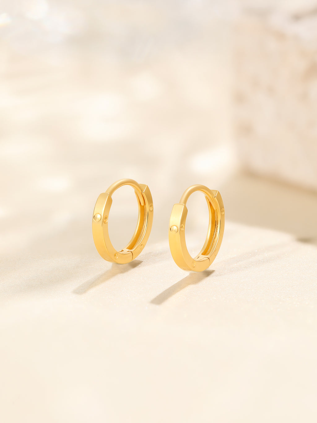 18K Yellow Gold Earrings 0.7-1g C0910793