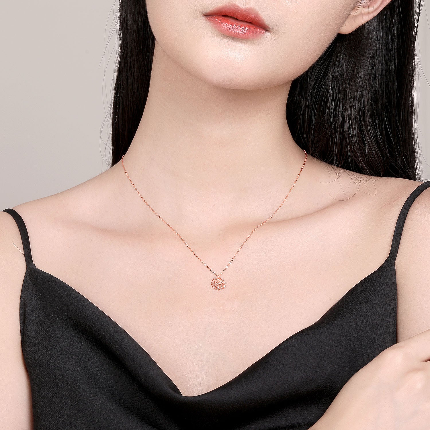   18K Rose Gold Pendant Necklace              Flower 0.59-0.89g KI066879