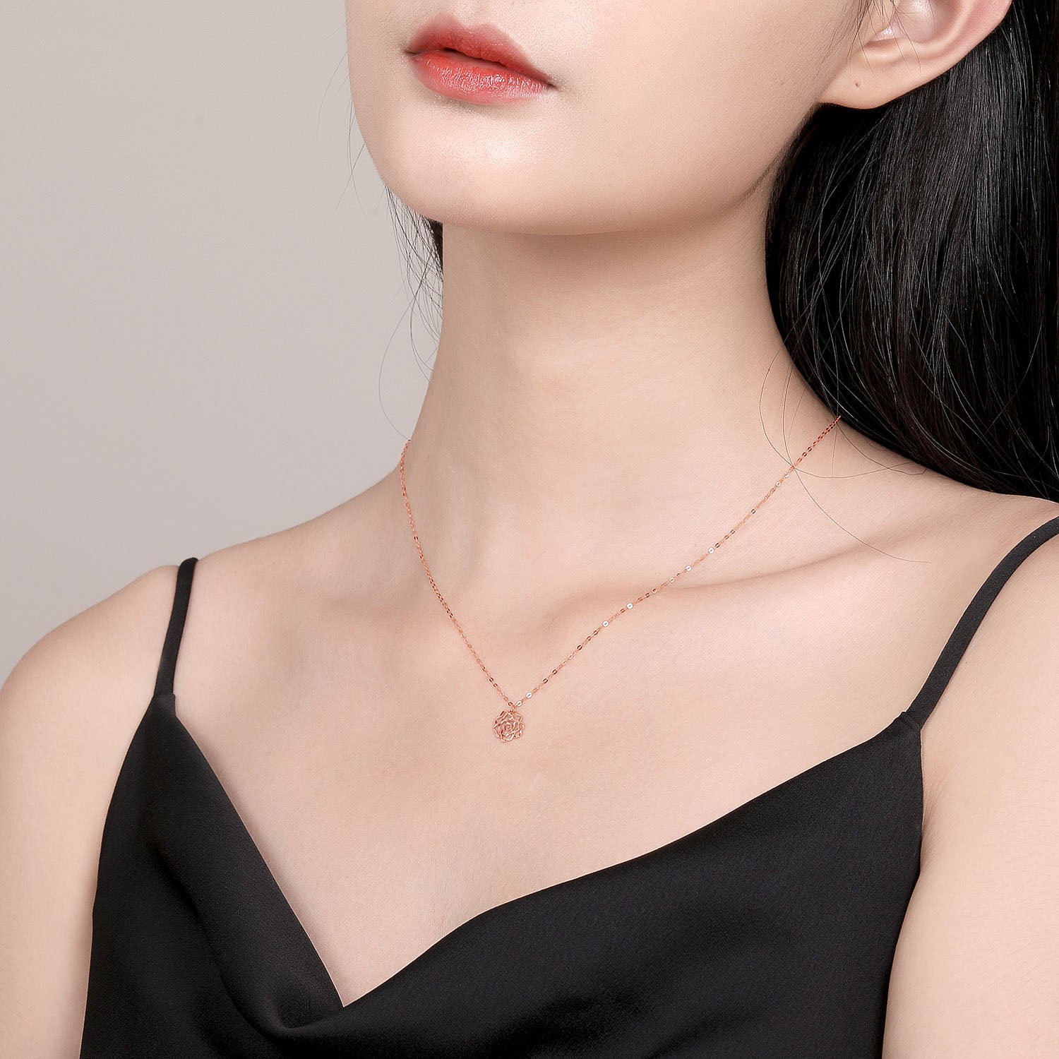   18K Rose Gold Pendant Necklace              Flower 0.59-0.89g KI066879