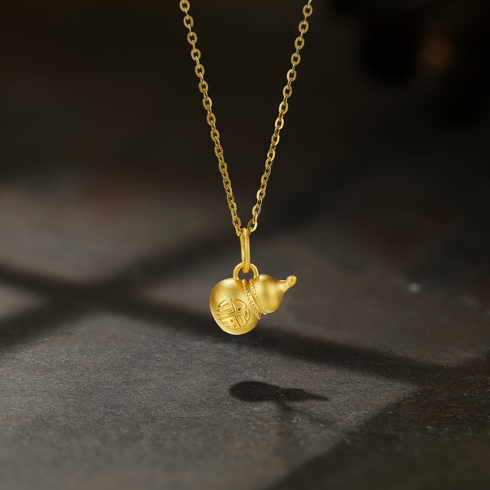 24K Gold Pendant 0.5-0.7g Hulu A0411570