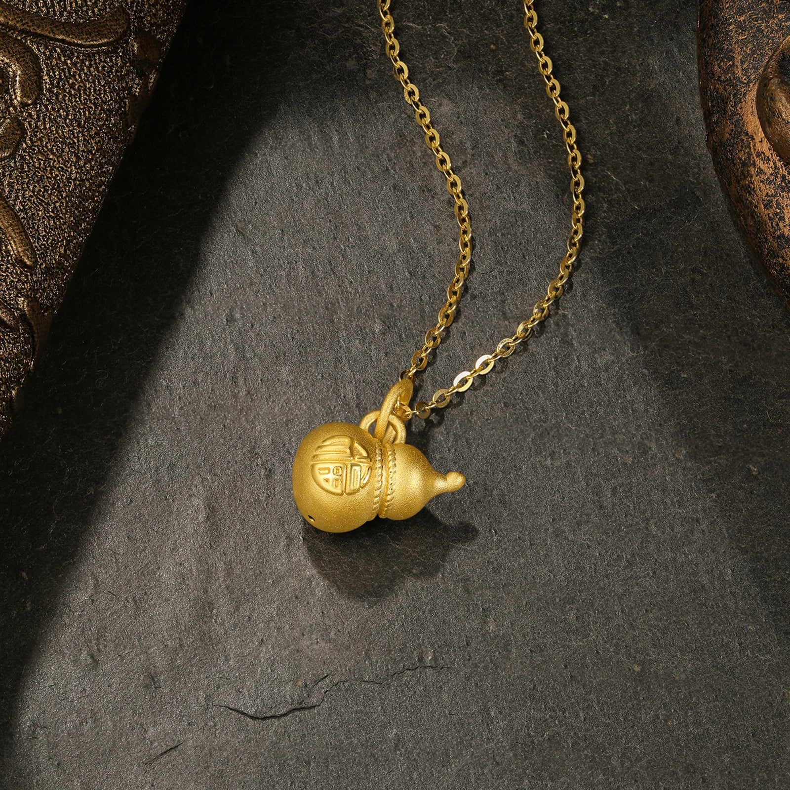 24K Gold Pendant 0.5-0.7g Hulu A0411570