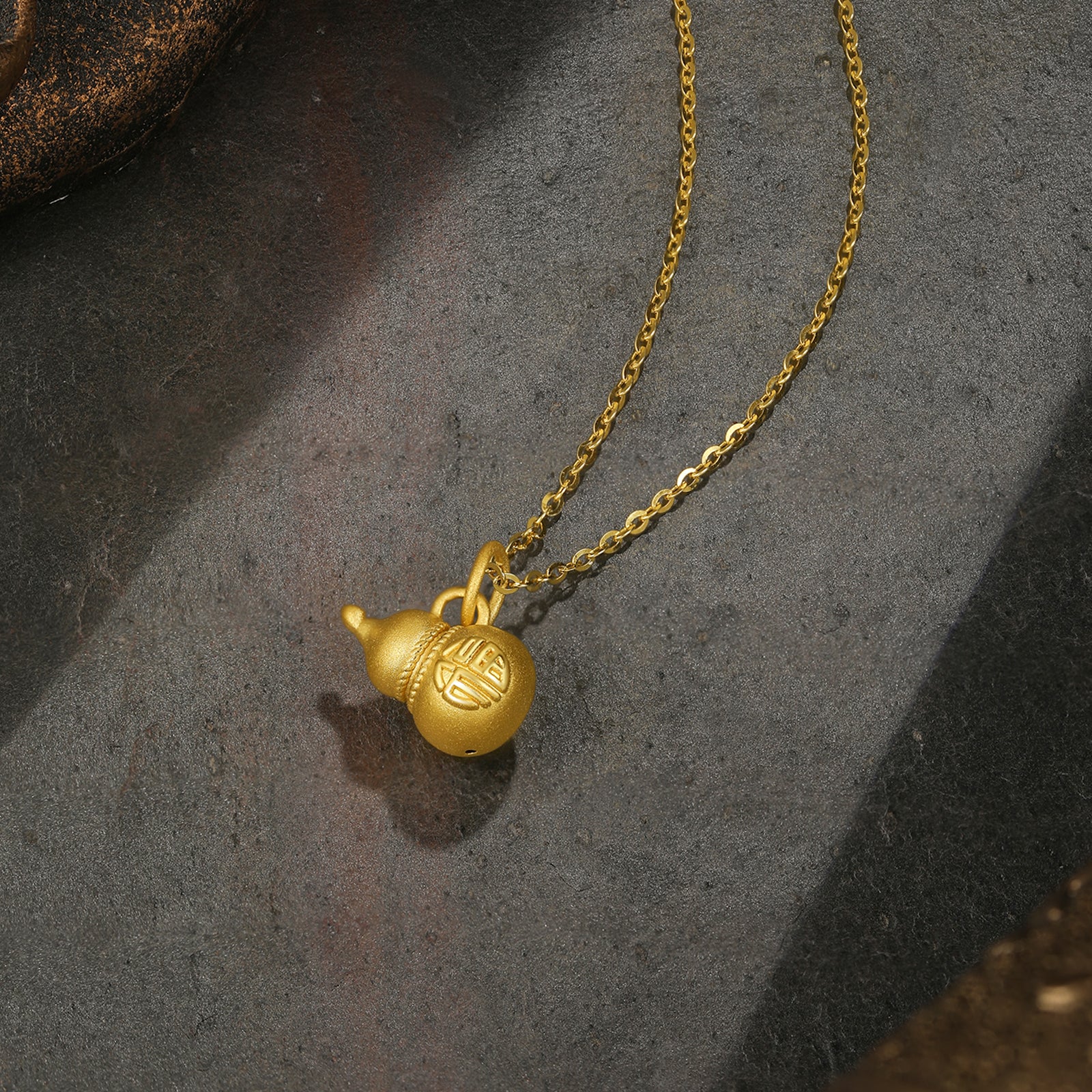 24K Gold Pendant 0.5-0.7g Hulu A0411570