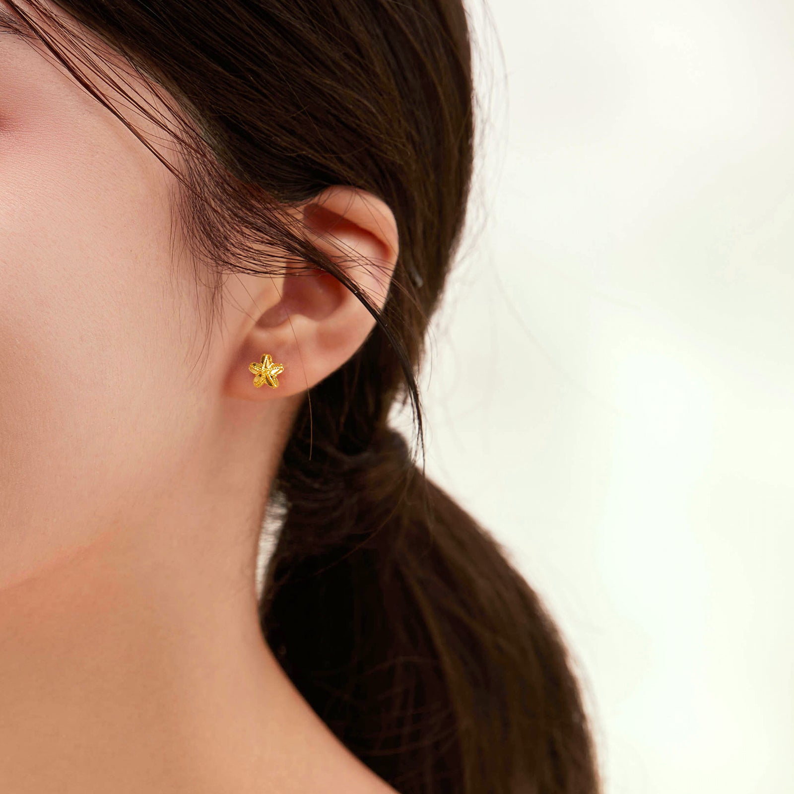"Infinite" 24K Gold Earrings Star 0.81-1.11g A0910862
