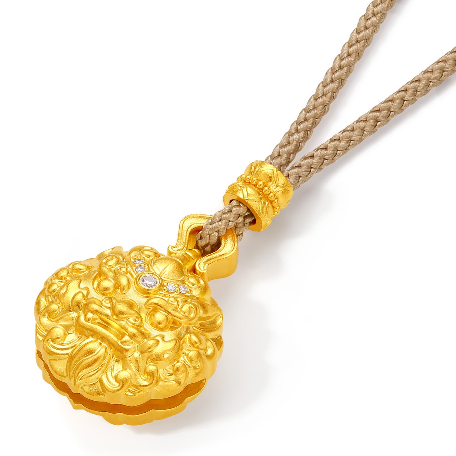 "Jiuhua Mountain" 24K Gold Diamond Swirl Engraved Round Pendant 0.03ct W0430055