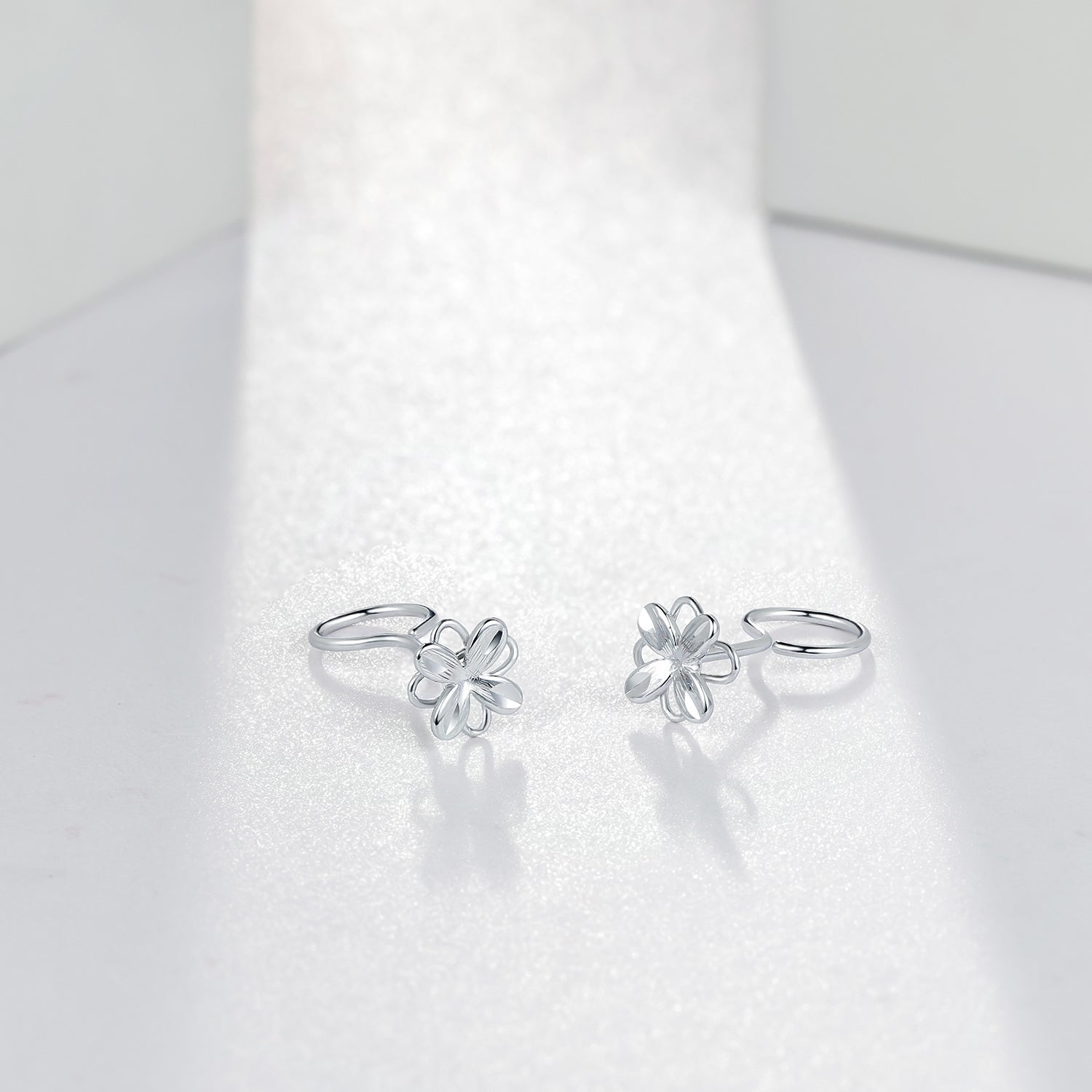 950 Platinum Earrings Flower 0.9-1.2g PT093154
