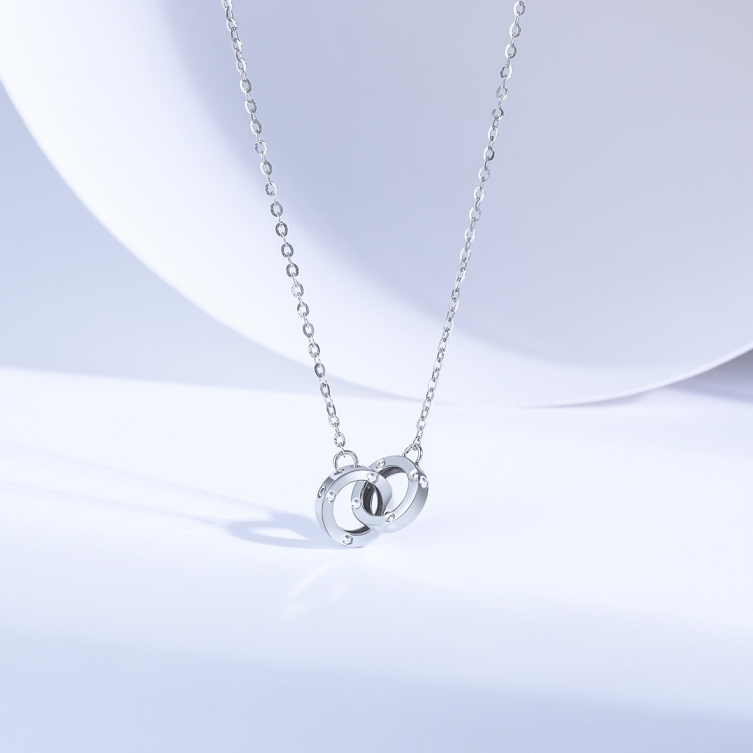   950 Platinum Pendant Necklace              Interlocking Circles 2.9-3.3g B068411